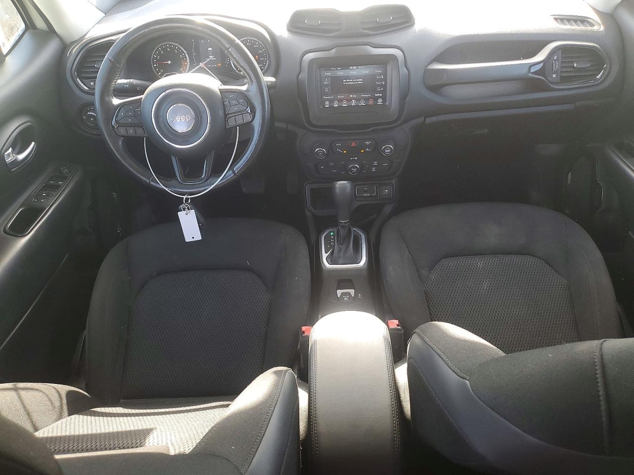2018 Jeep Renegade Latitude White vin: ZACCJABB9JPG85576