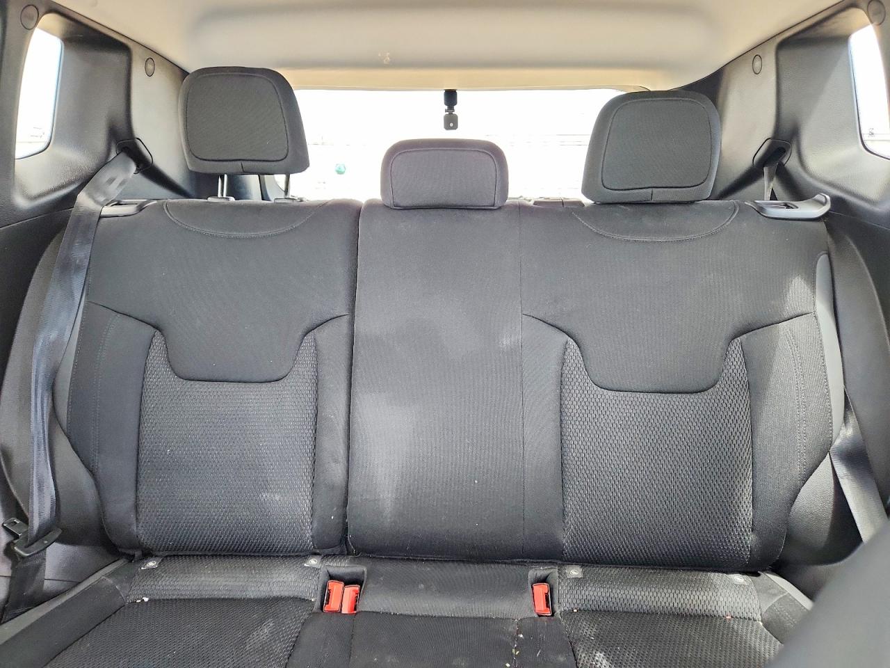 2018 Jeep Renegade Latitude White vin: ZACCJABB9JPG85576