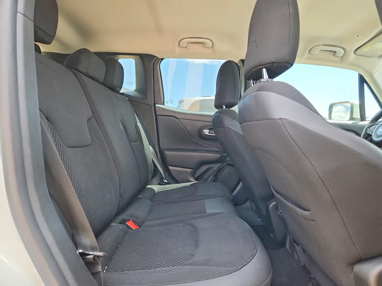 2018 Jeep Renegade Latitude White vin: ZACCJABB9JPG85576