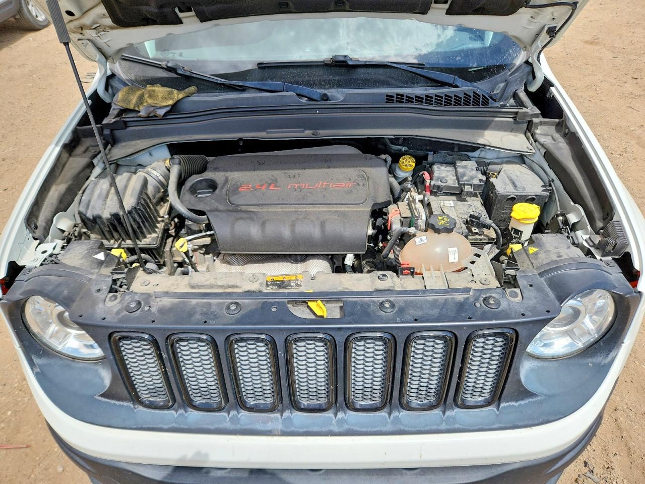 2018 Jeep Renegade Latitude White vin: ZACCJABB9JPG85576
