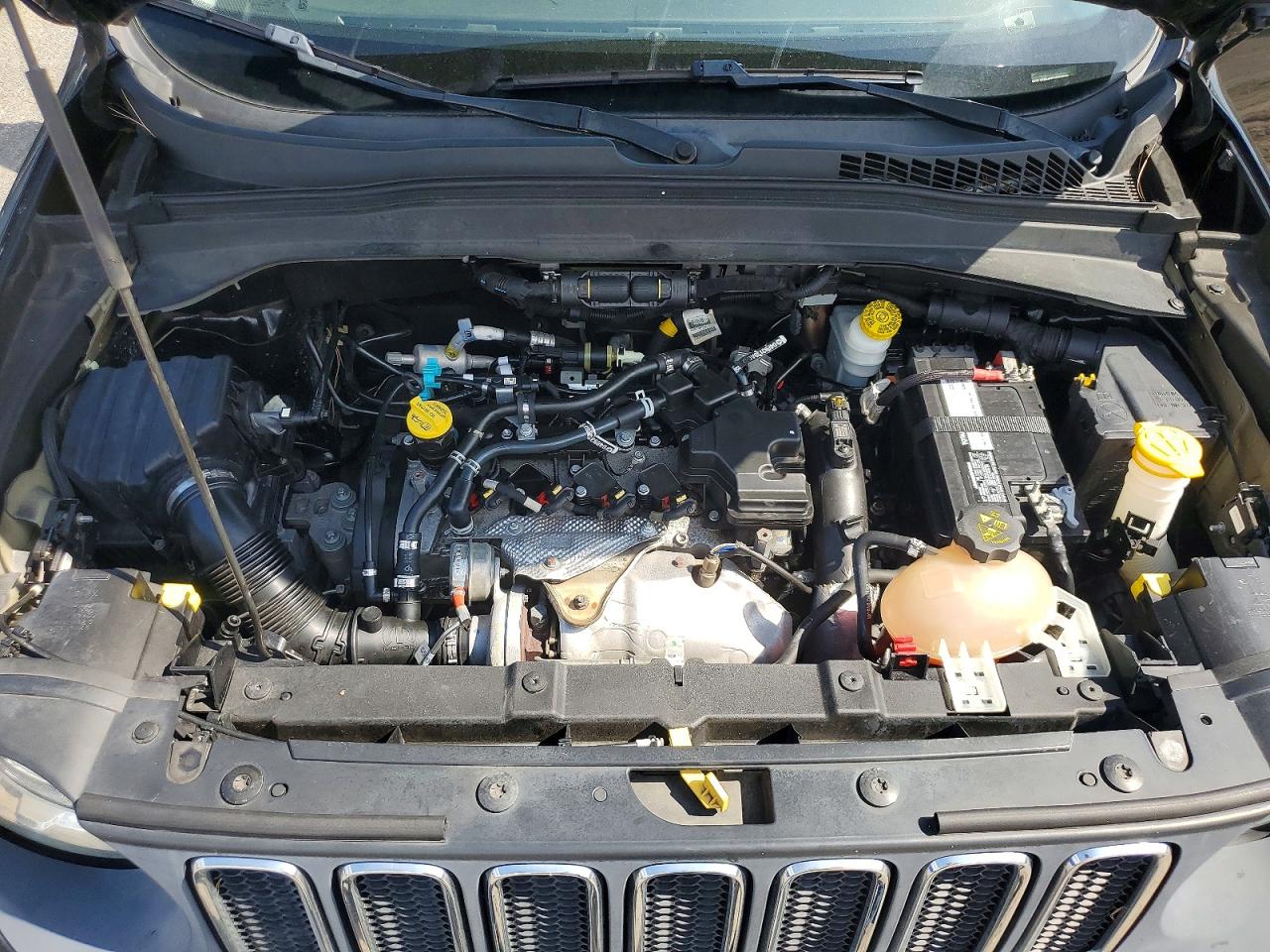 2015 Jeep Renegade Latitude Black vin: ZACCJABH0FPB52370
