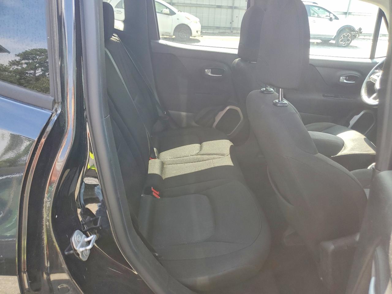 2015 Jeep Renegade Latitude Black vin: ZACCJABH0FPB52370
