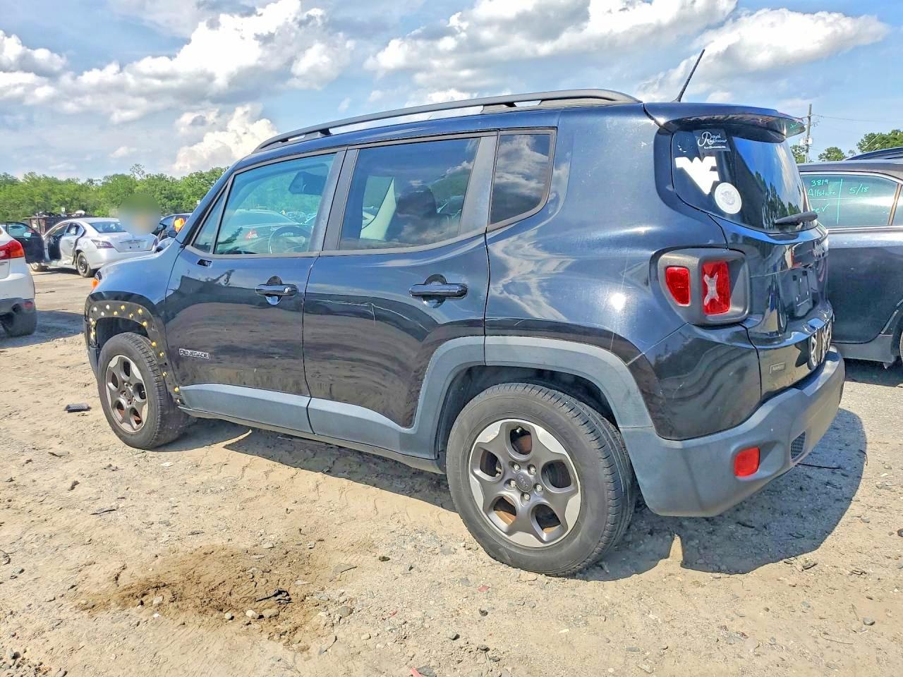 2015 Jeep Renegade Latitude Black vin: ZACCJABH0FPB52370