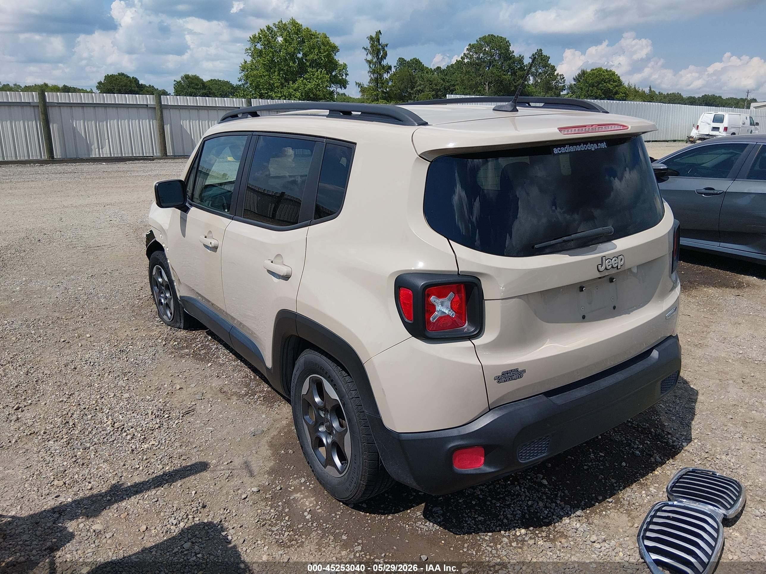 2015 Jeep Renegade Latitude Beige vin: ZACCJABH0FPC02424