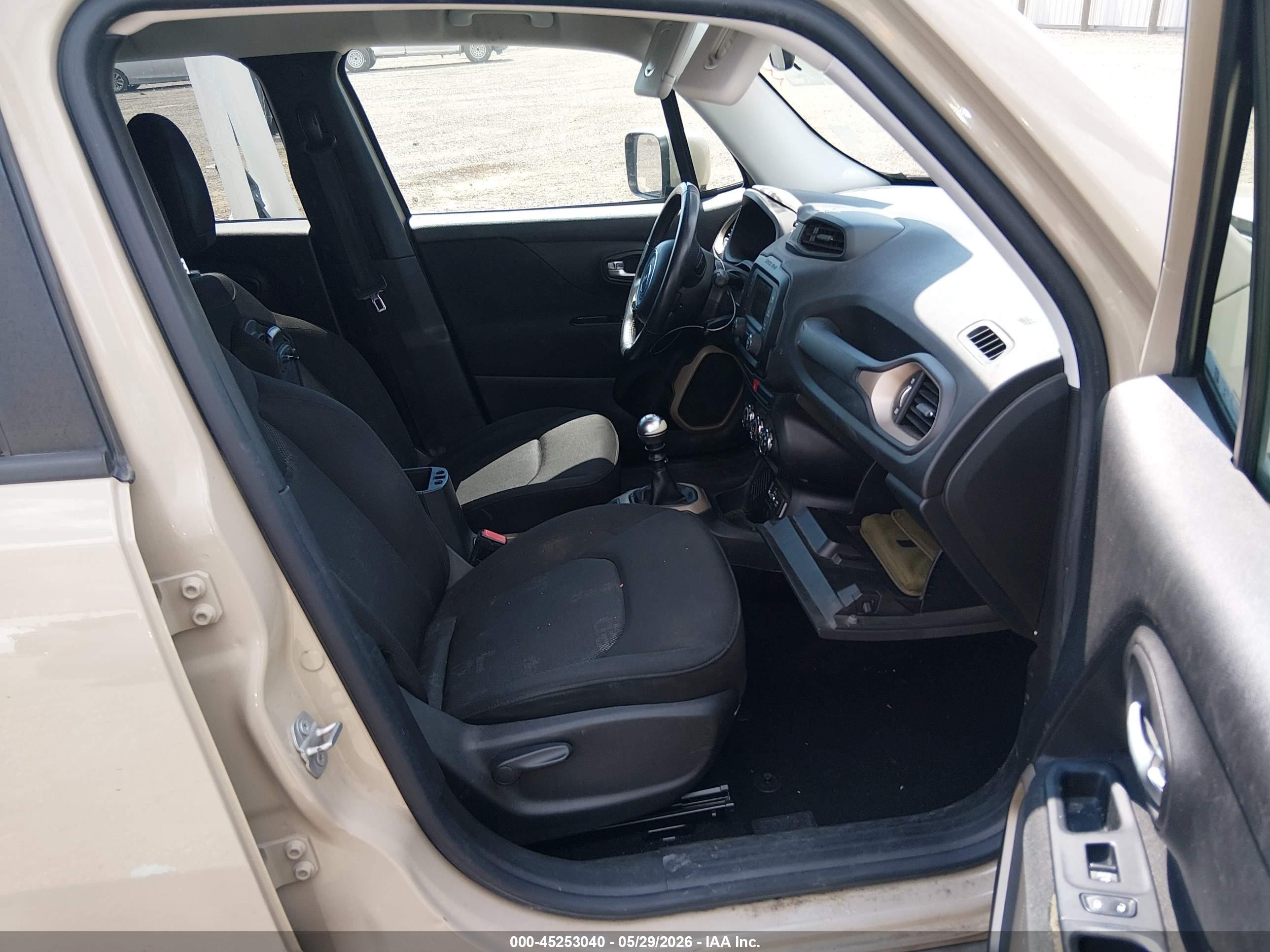 2015 Jeep Renegade Latitude Beige vin: ZACCJABH0FPC02424
