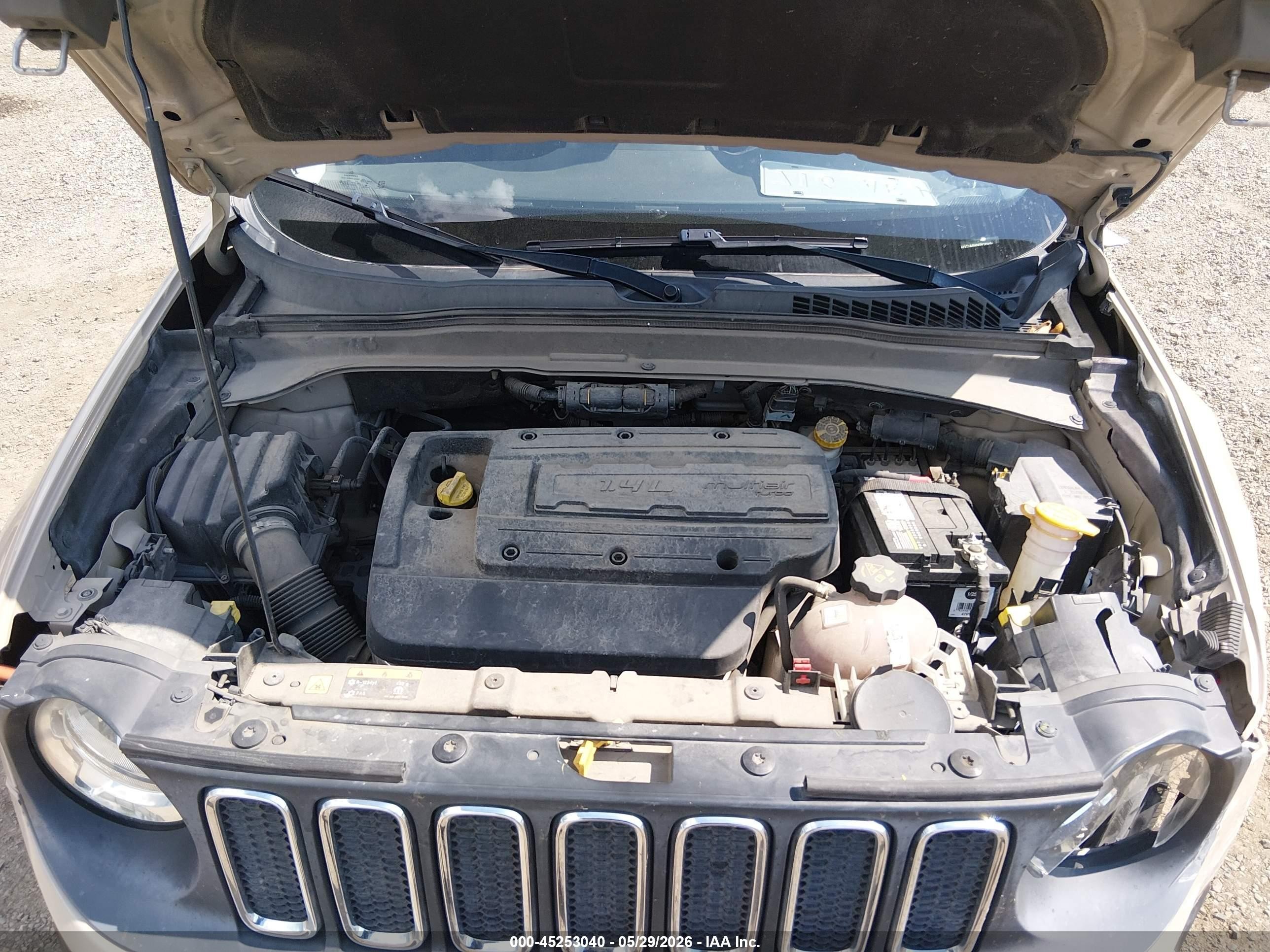 2015 Jeep Renegade Latitude Beige vin: ZACCJABH0FPC02424