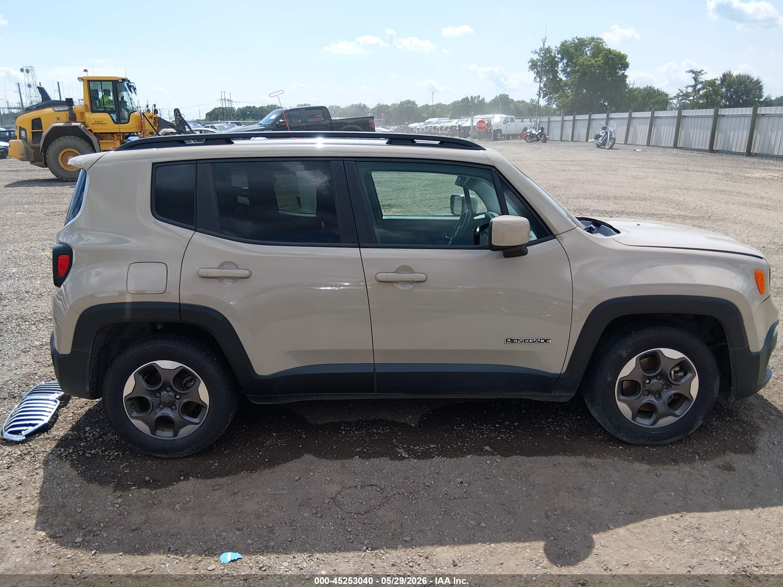 2015 Jeep Renegade Latitude Beige vin: ZACCJABH0FPC02424