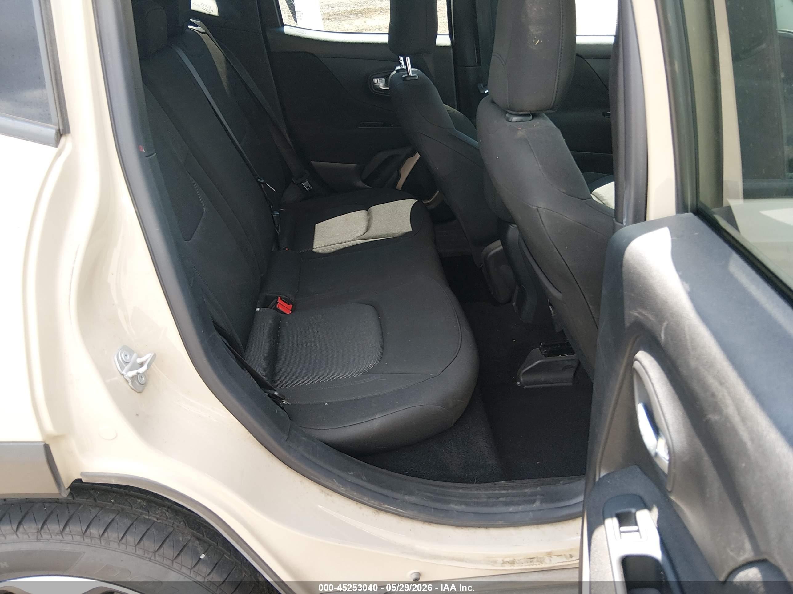 2015 Jeep Renegade Latitude Beige vin: ZACCJABH0FPC02424