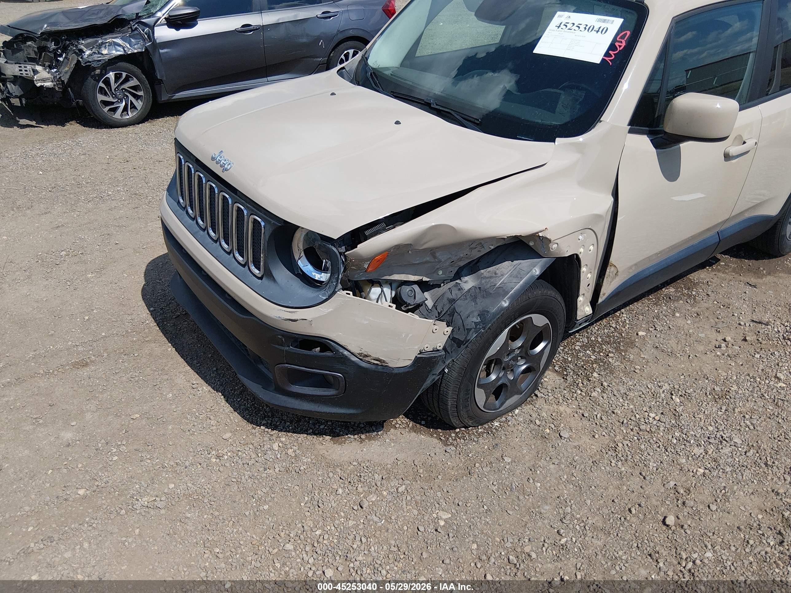 2015 Jeep Renegade Latitude Beige vin: ZACCJABH0FPC02424