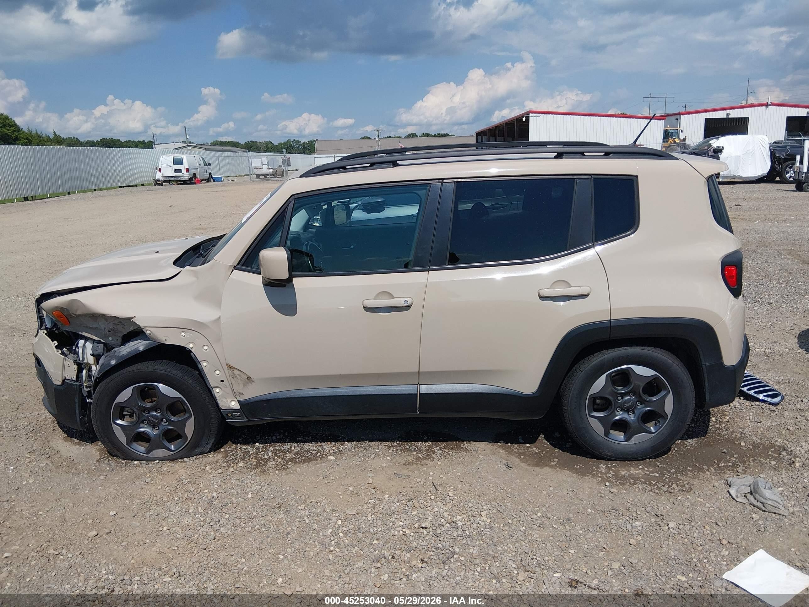 2015 Jeep Renegade Latitude Beige vin: ZACCJABH0FPC02424