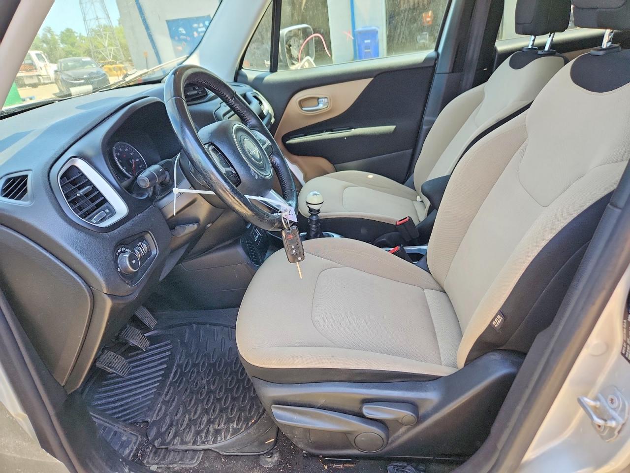 2015 Jeep Renegade Latitude Silver vin: ZACCJABH2FPB84296