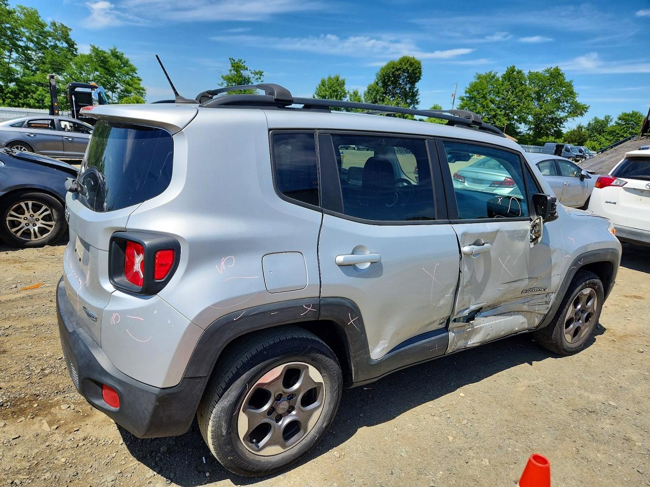 2015 Jeep Renegade Latitude Silver vin: ZACCJABH2FPB84296