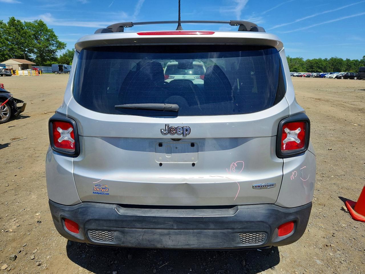 2015 Jeep Renegade Latitude Silver vin: ZACCJABH2FPB84296