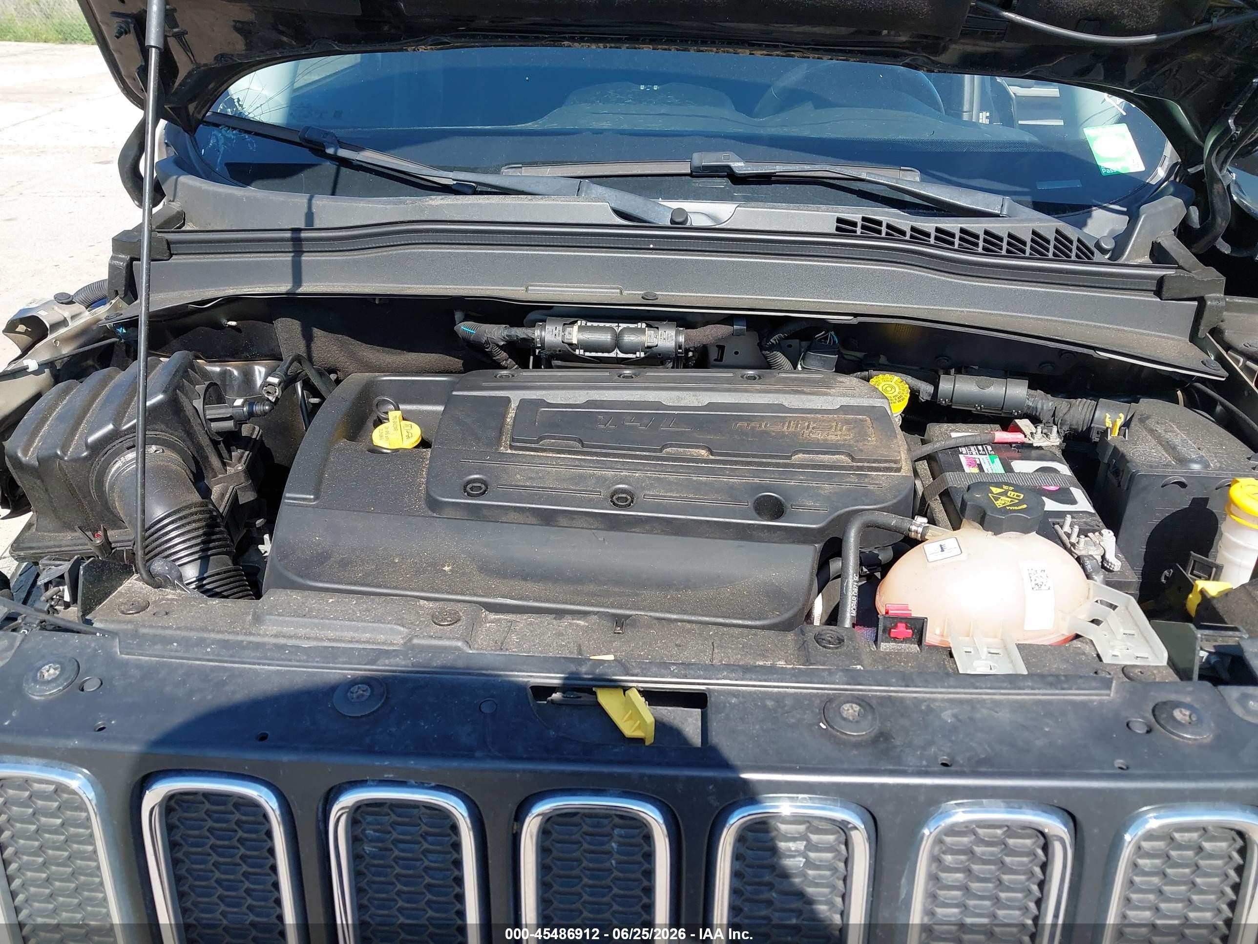 2015 Jeep Renegade Latitude Черный vin: ZACCJABH2FPB91670