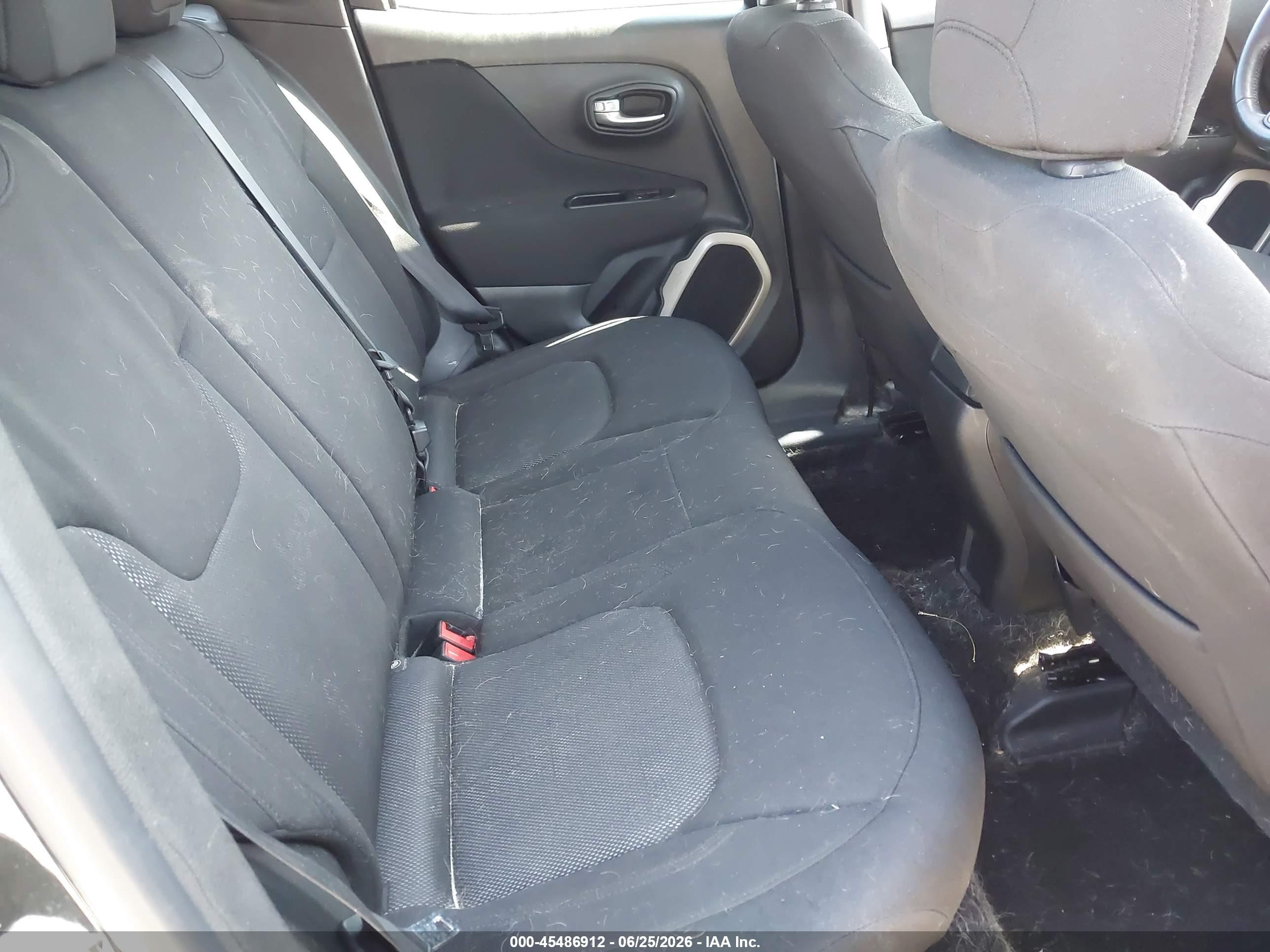 2015 Jeep Renegade Latitude Черный vin: ZACCJABH2FPB91670