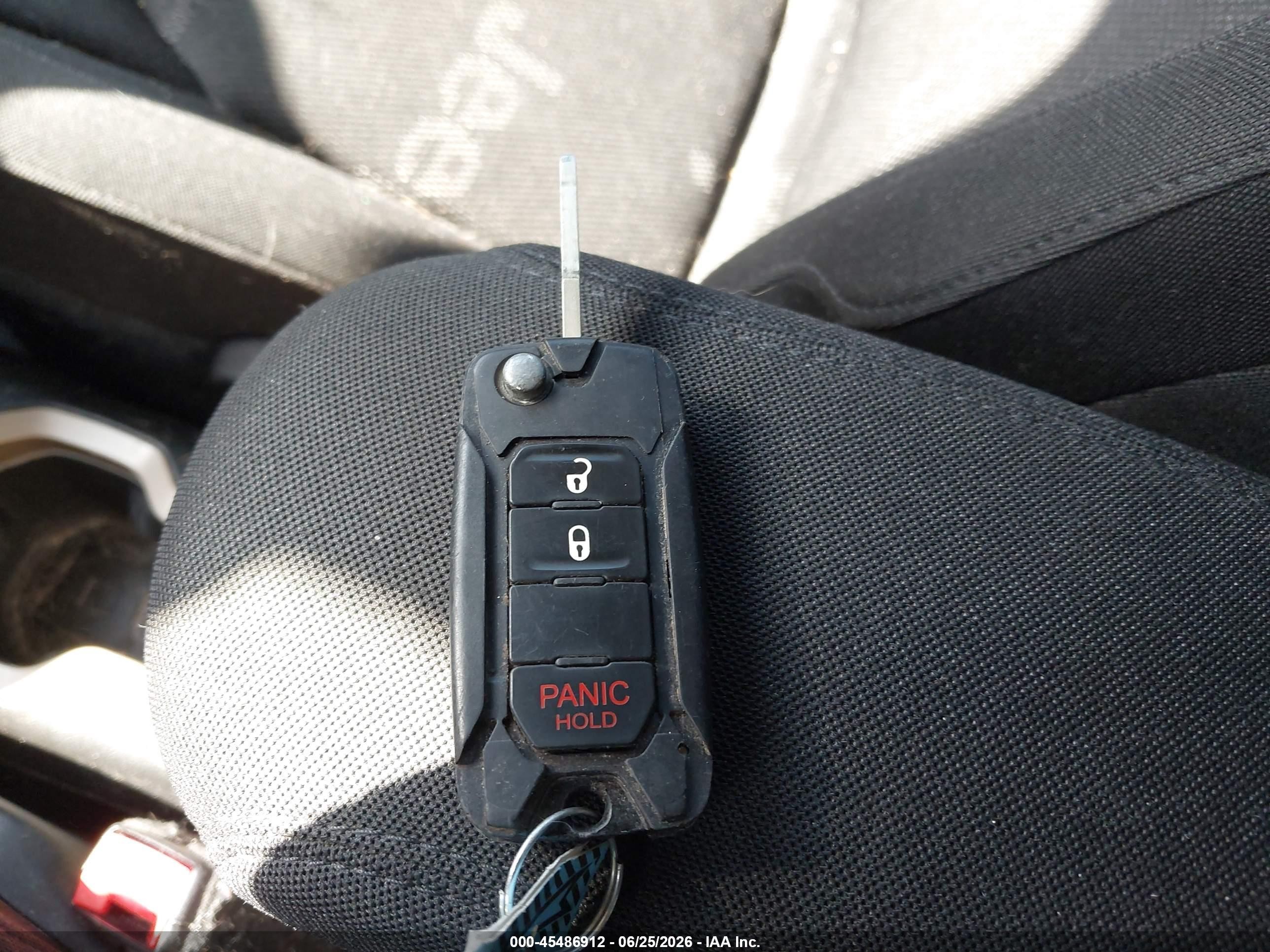 2015 Jeep Renegade Latitude Черный vin: ZACCJABH2FPB91670