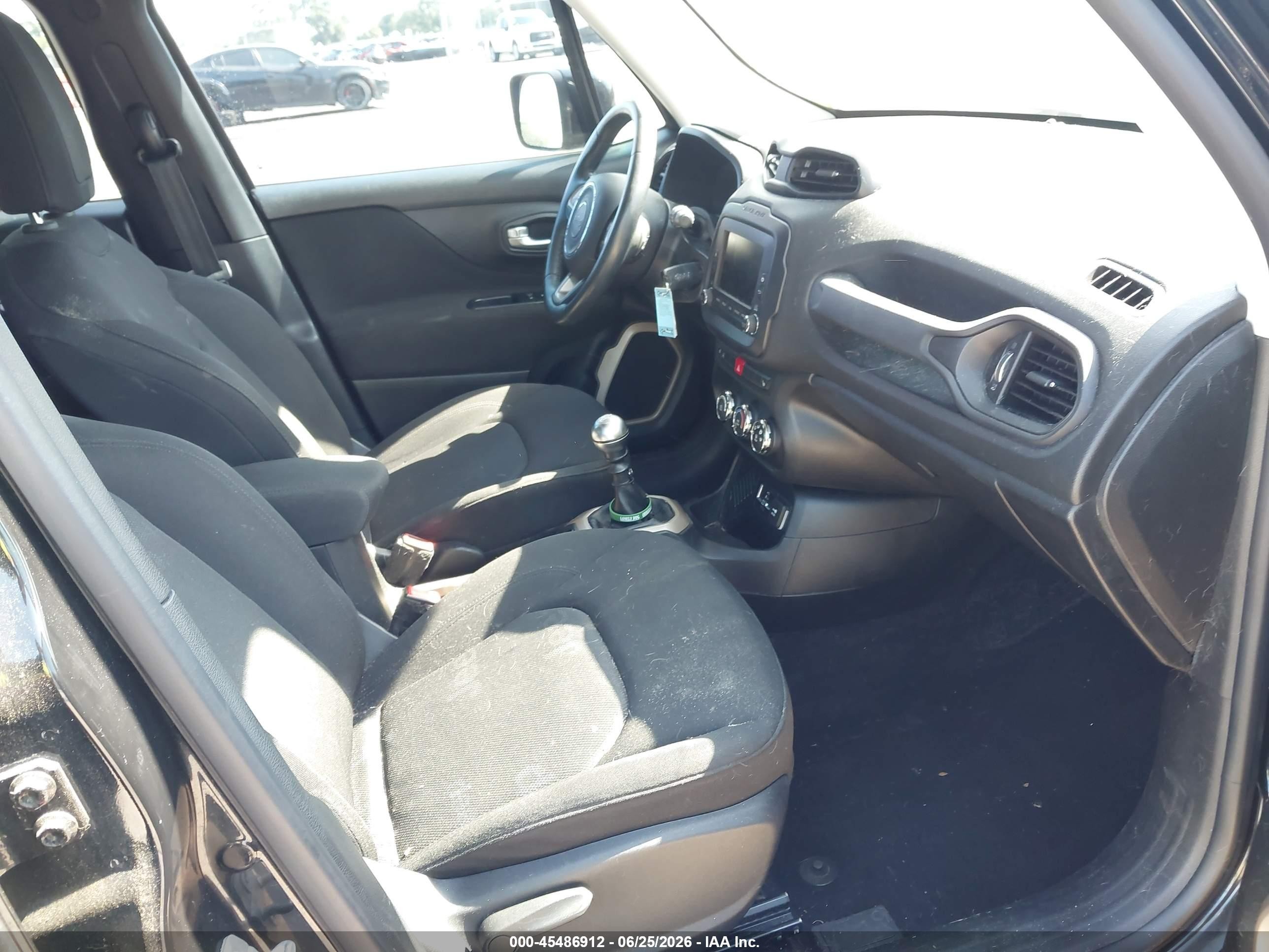 2015 Jeep Renegade Latitude Черный vin: ZACCJABH2FPB91670