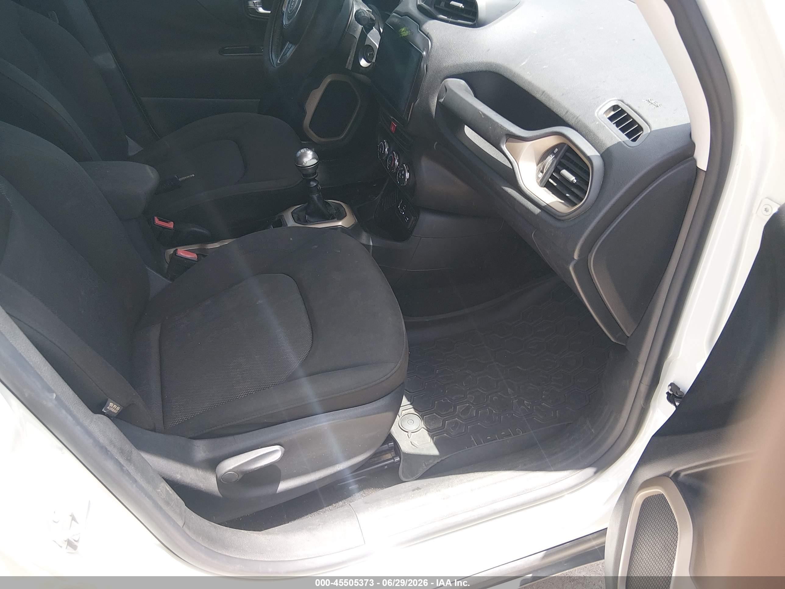 2015 Jeep Renegade Latitude White vin: ZACCJABH2FPC03428