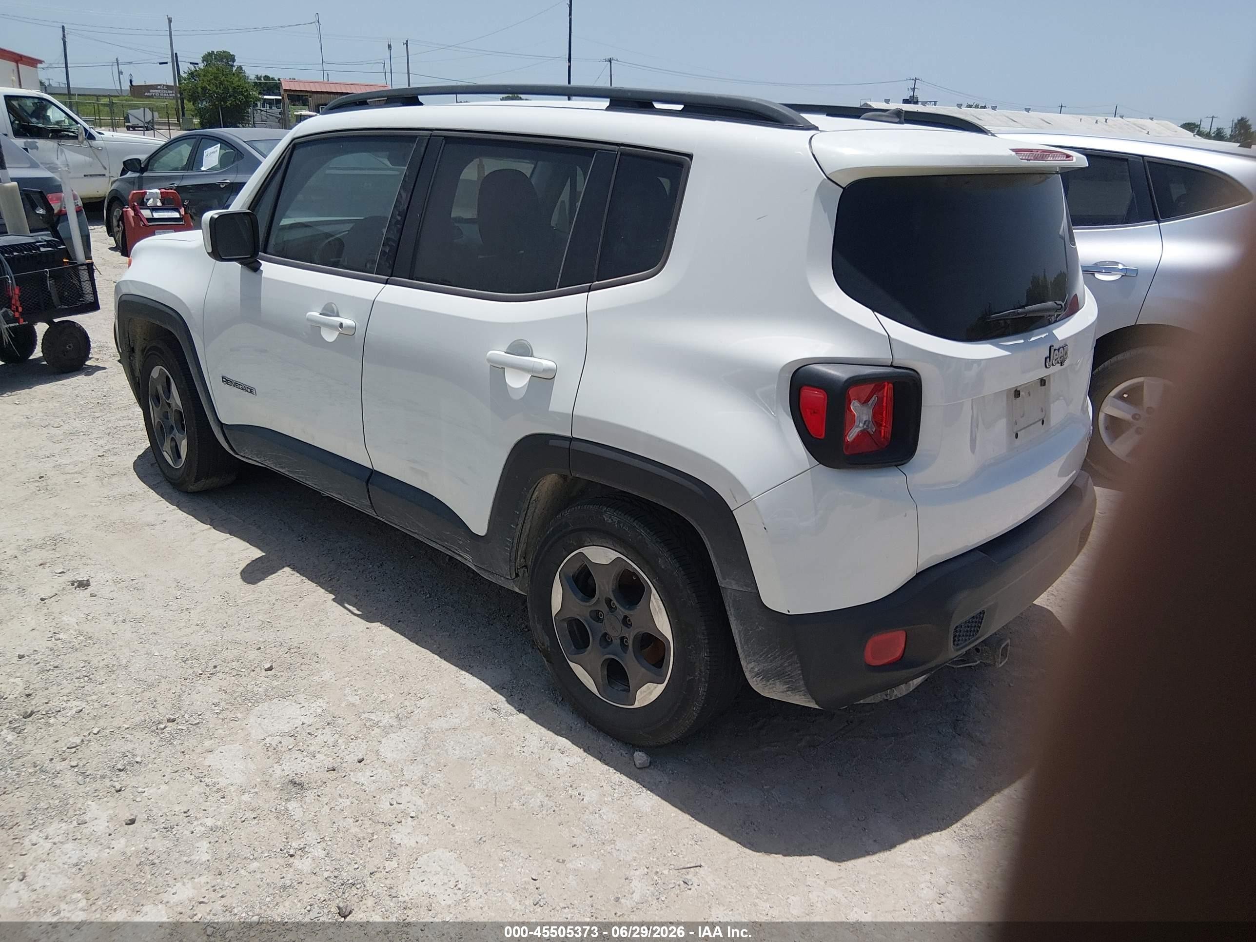 2015 Jeep Renegade Latitude White vin: ZACCJABH2FPC03428