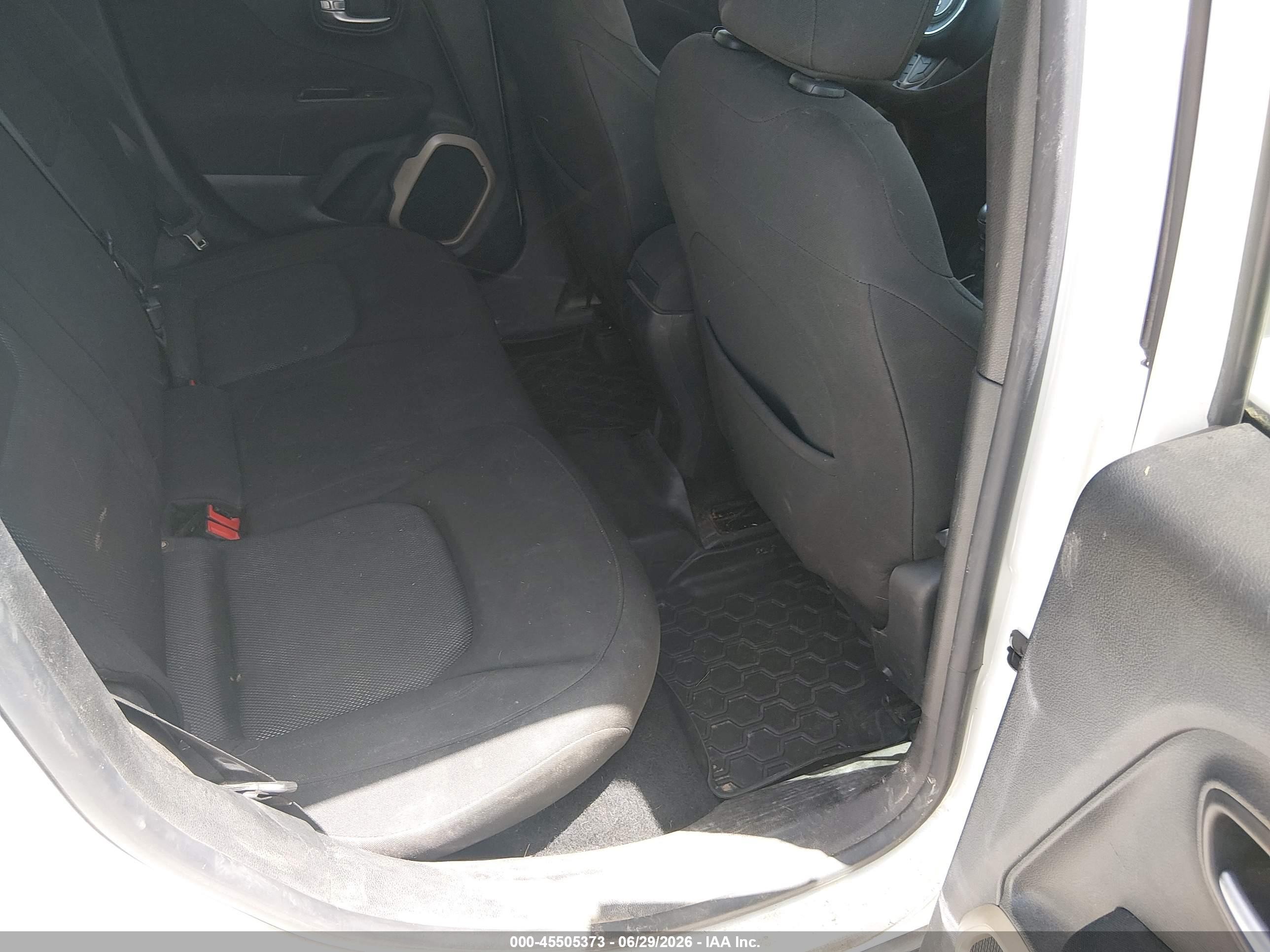 2015 Jeep Renegade Latitude White vin: ZACCJABH2FPC03428