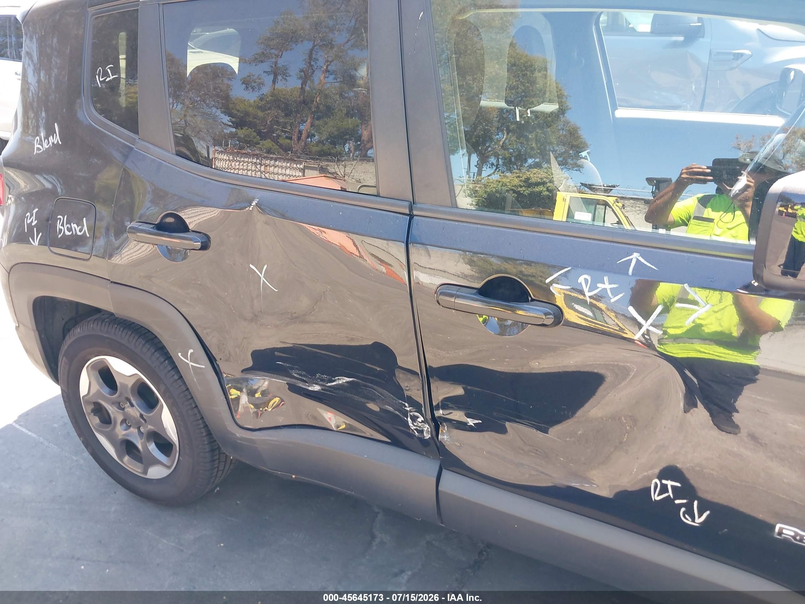 2015 Jeep Renegade Latitude Black vin: ZACCJABH3FPB88986