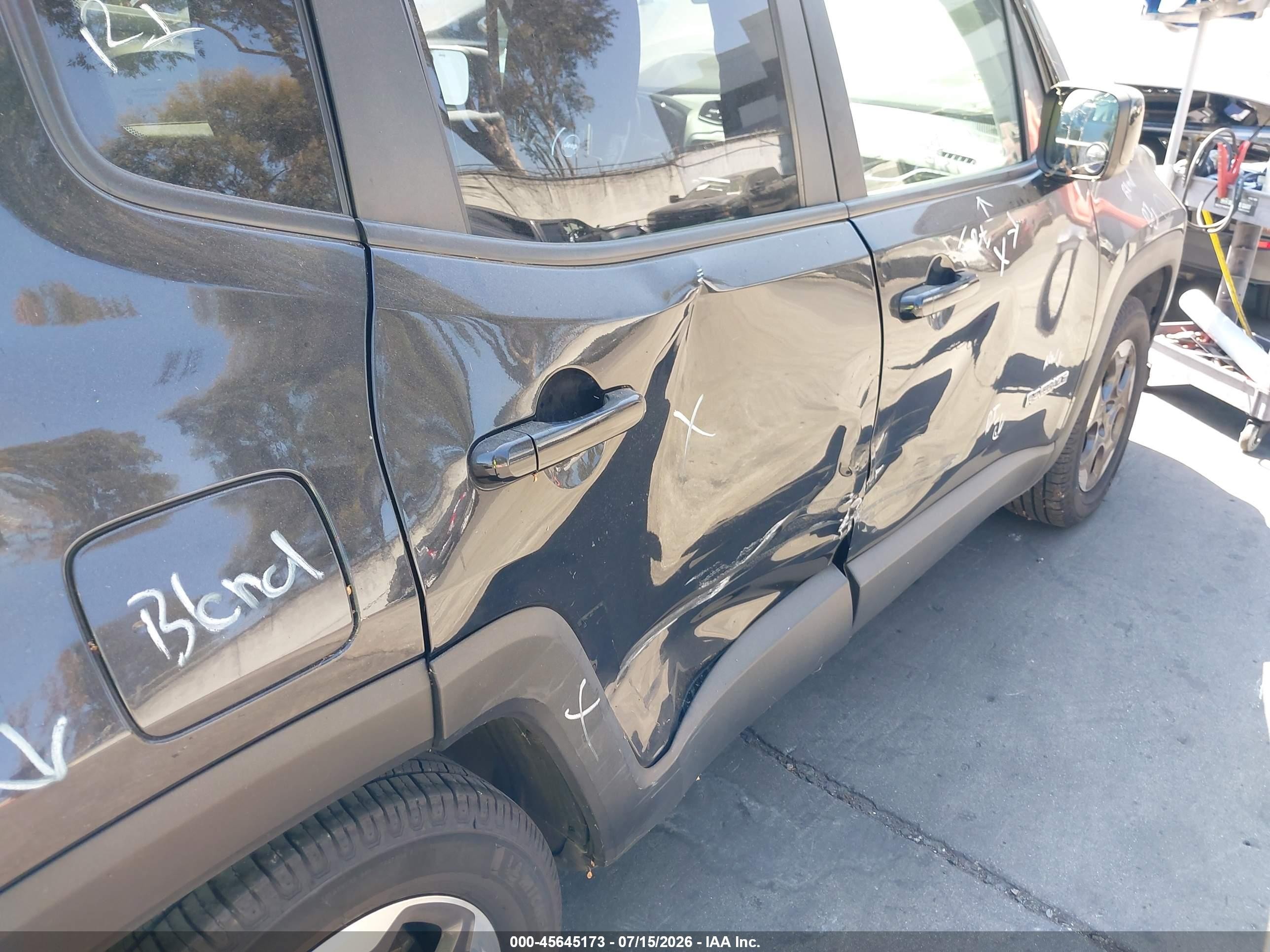 2015 Jeep Renegade Latitude Black vin: ZACCJABH3FPB88986