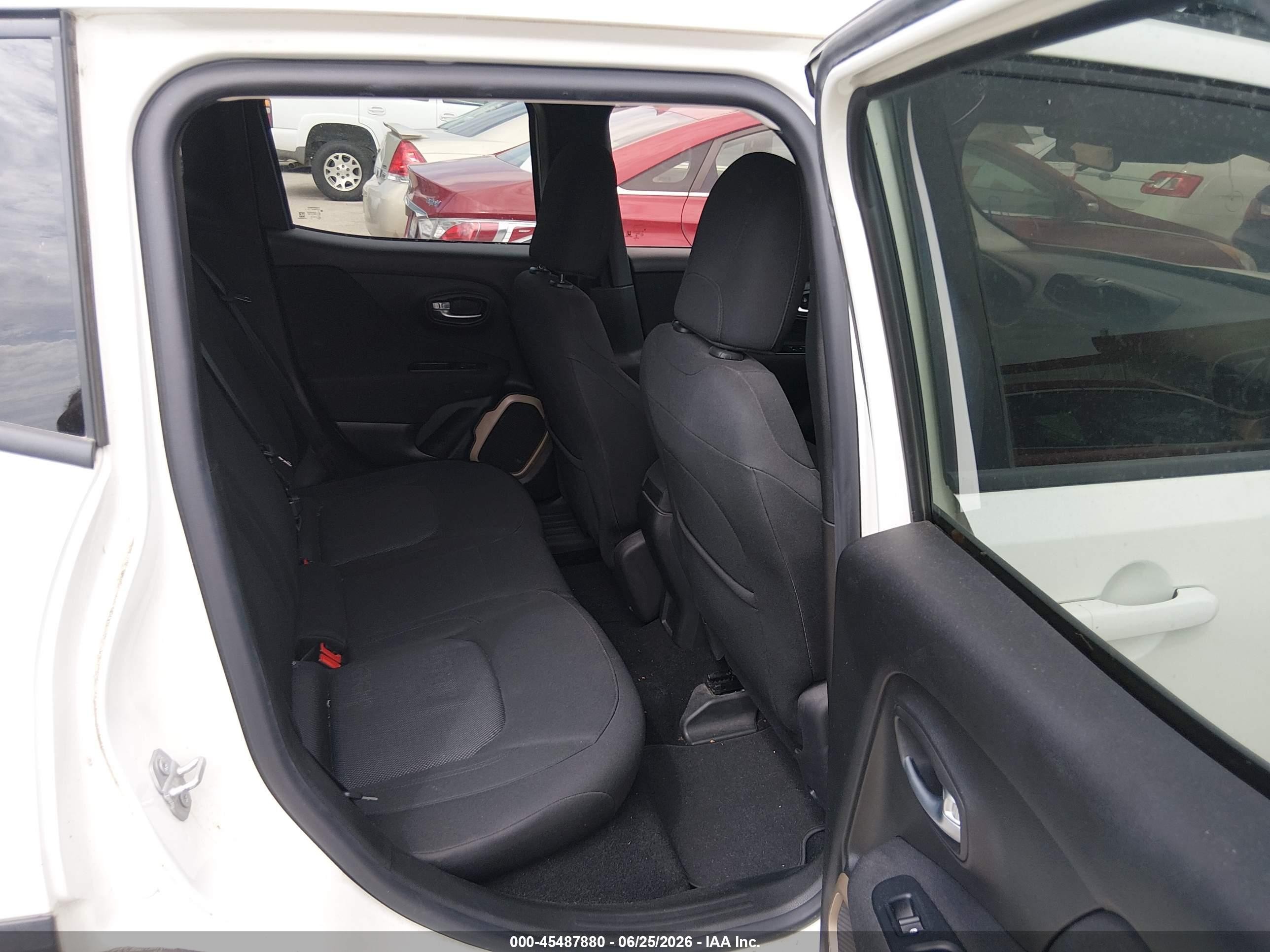 2015 Jeep Renegade Latitude White vin: ZACCJABH5FPC04217