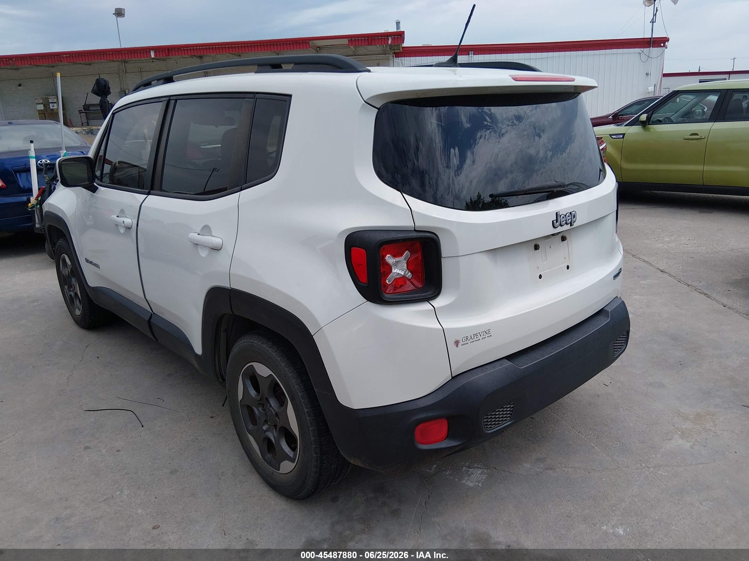 2015 Jeep Renegade Latitude White vin: ZACCJABH5FPC04217