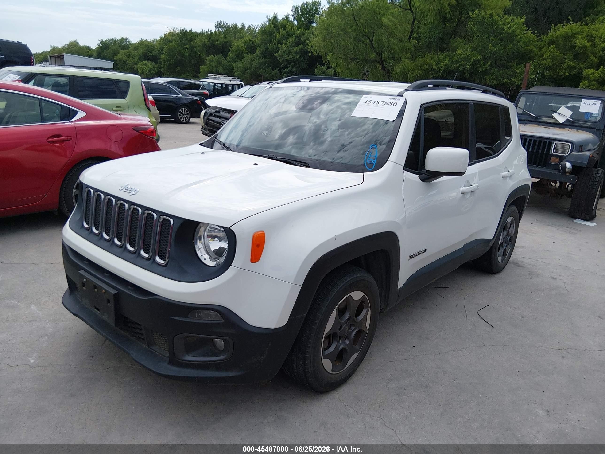2015 Jeep Renegade Latitude White vin: ZACCJABH5FPC04217