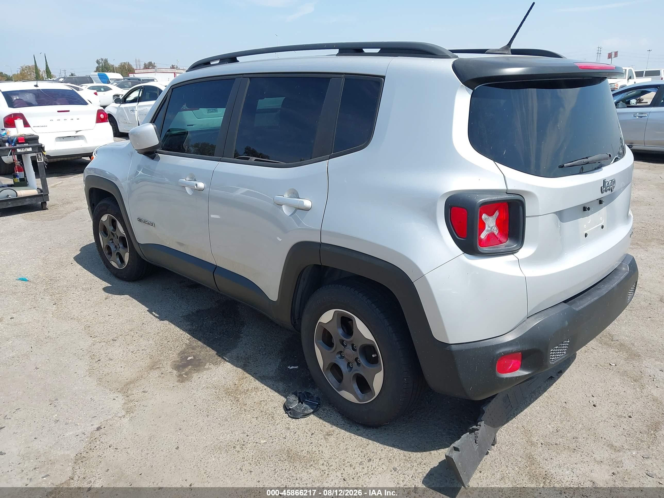 2015 Jeep Renegade Latitude Серебряный vin: ZACCJABH6FPB98850