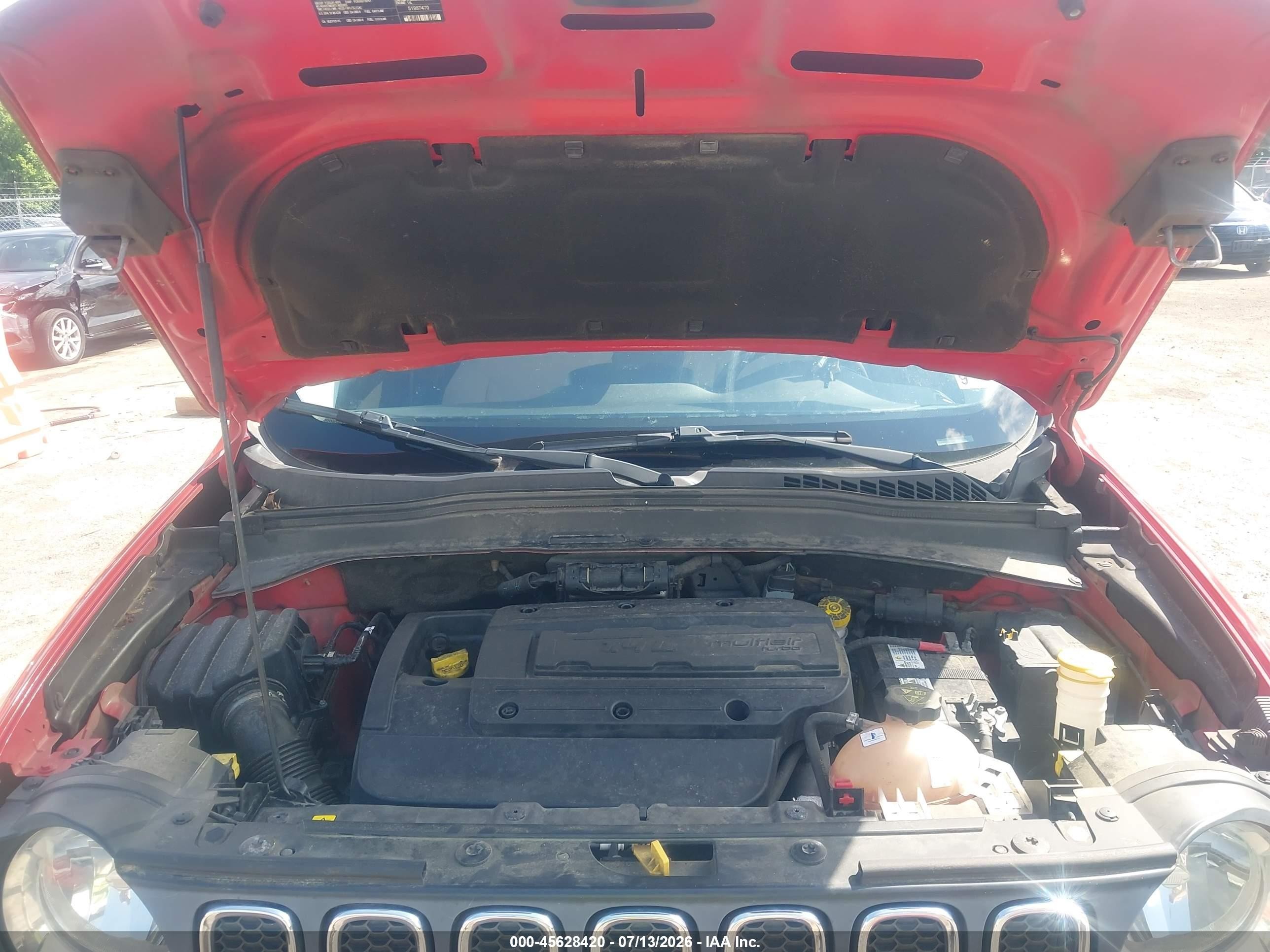 2015 Jeep Renegade Latitude Red vin: ZACCJABH9FPB83887