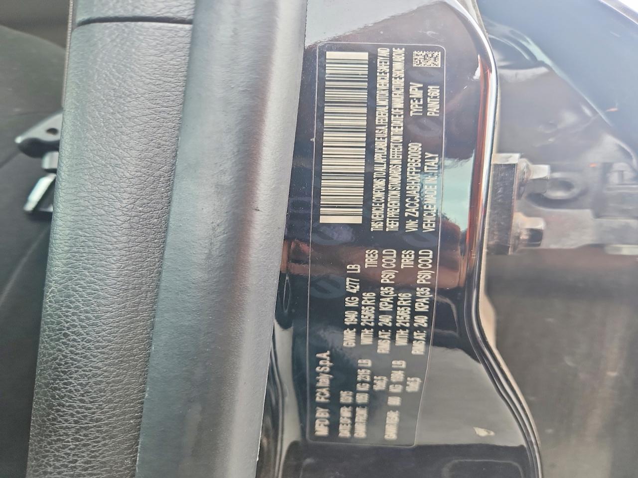 2015 Jeep Renegade Latitude Black vin: ZACCJABHXFPB50090