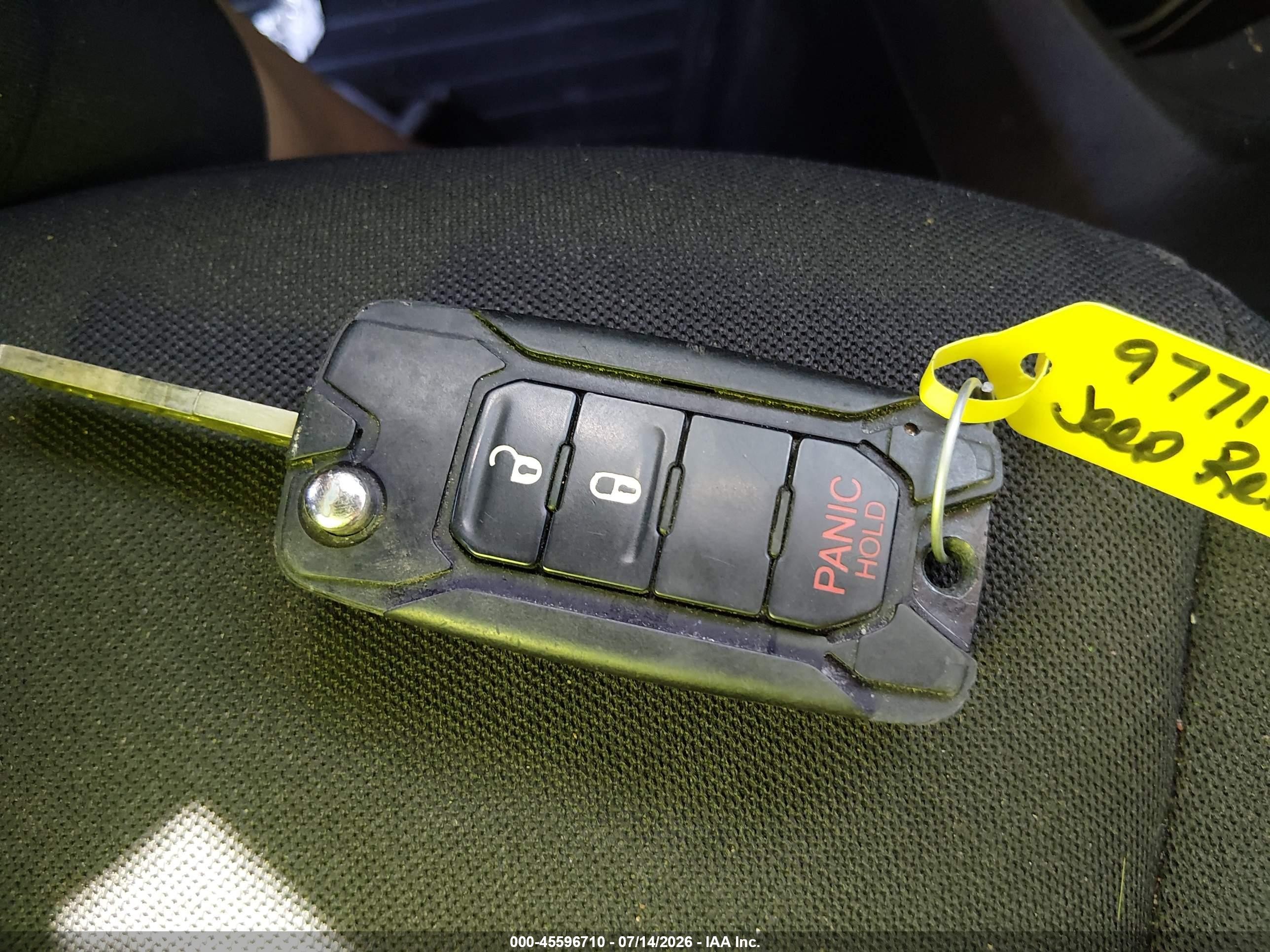 2015 Jeep Renegade Latitude White vin: ZACCJABT0FPB27809