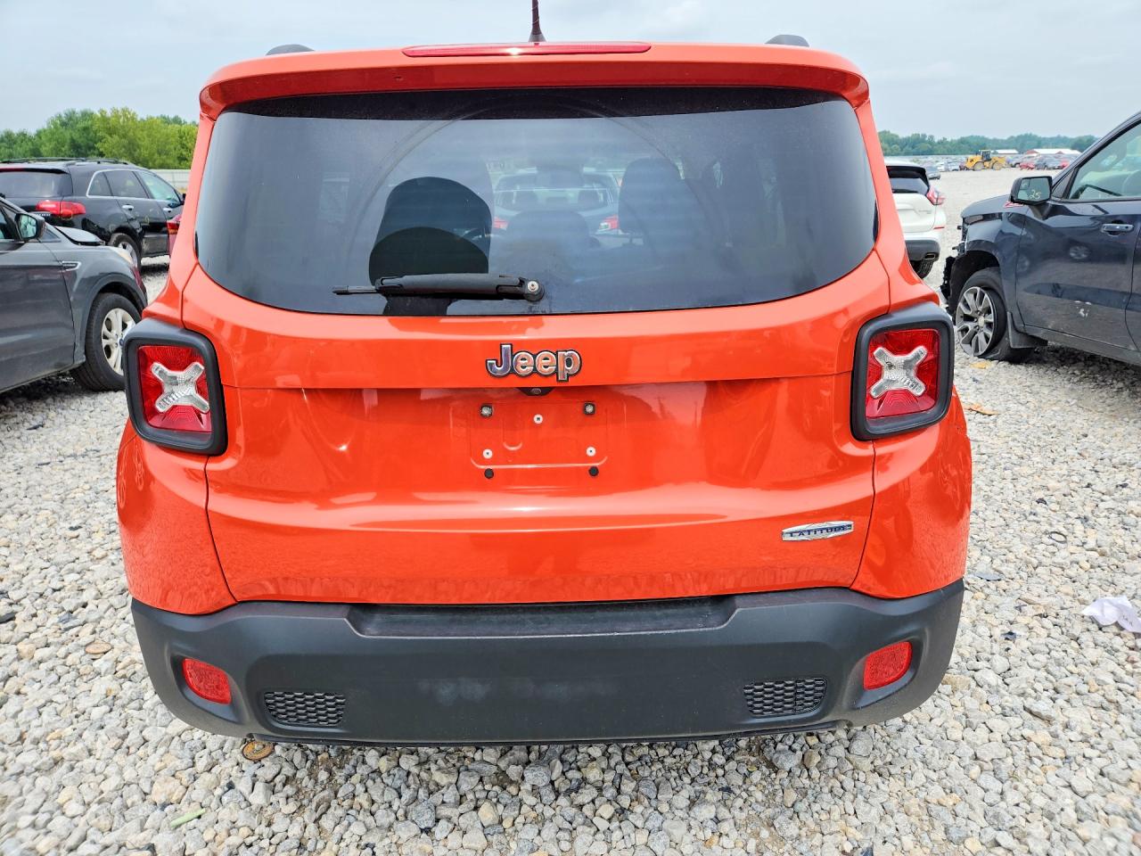 2015 Jeep Renegade Latitude Orange vin: ZACCJABT0FPB46912