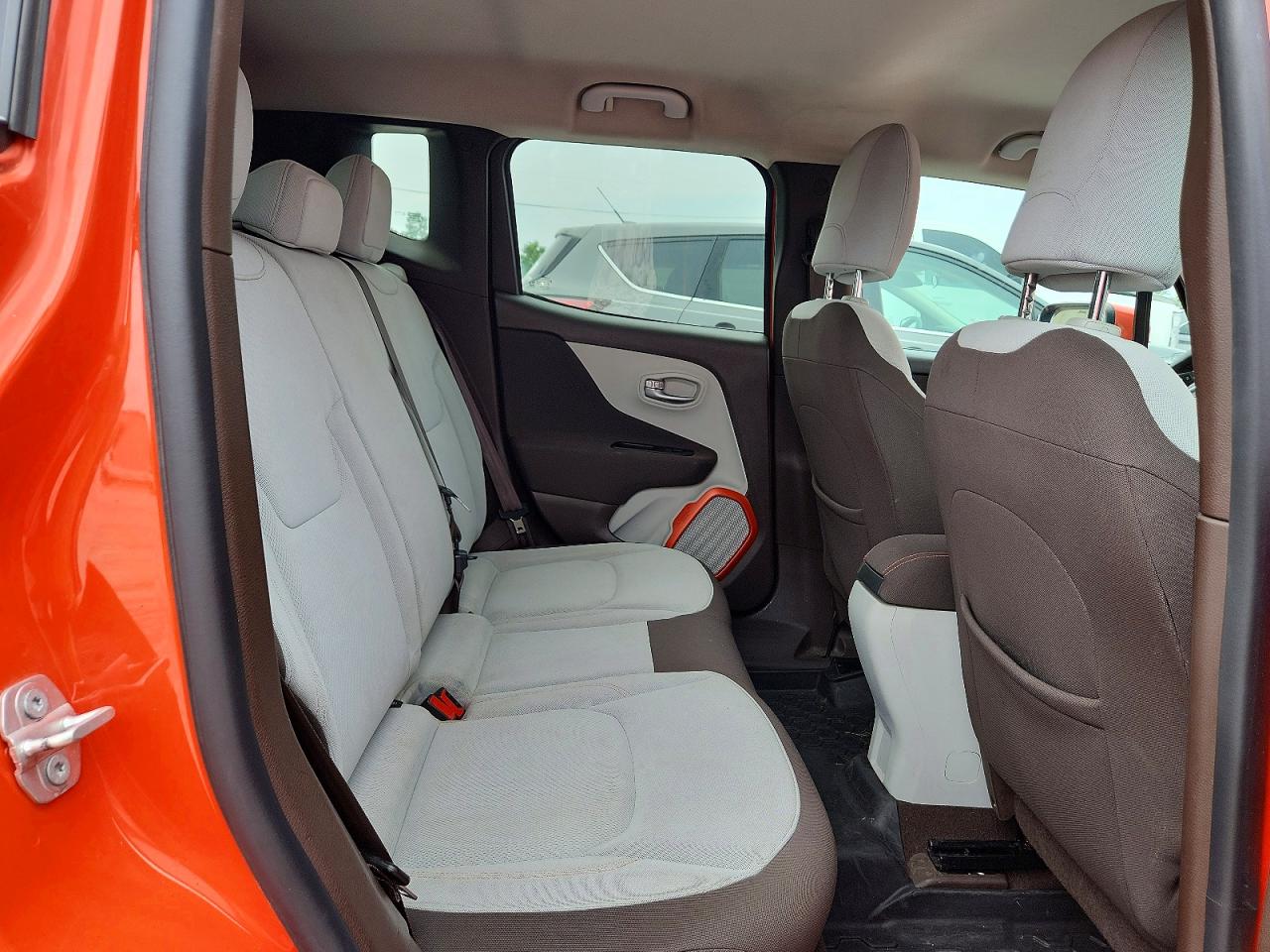 2015 Jeep Renegade Latitude Orange vin: ZACCJABT0FPB46912