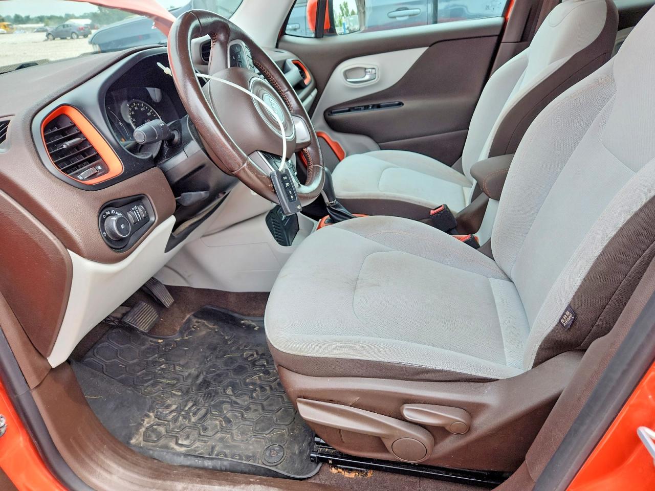 2015 Jeep Renegade Latitude Orange vin: ZACCJABT0FPB46912