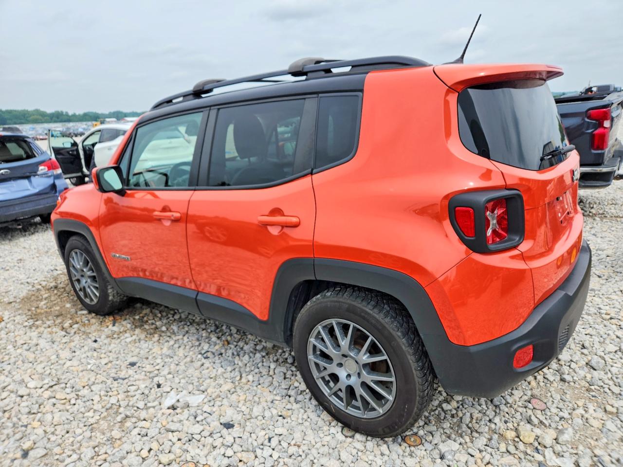 2015 Jeep Renegade Latitude Orange vin: ZACCJABT0FPB46912