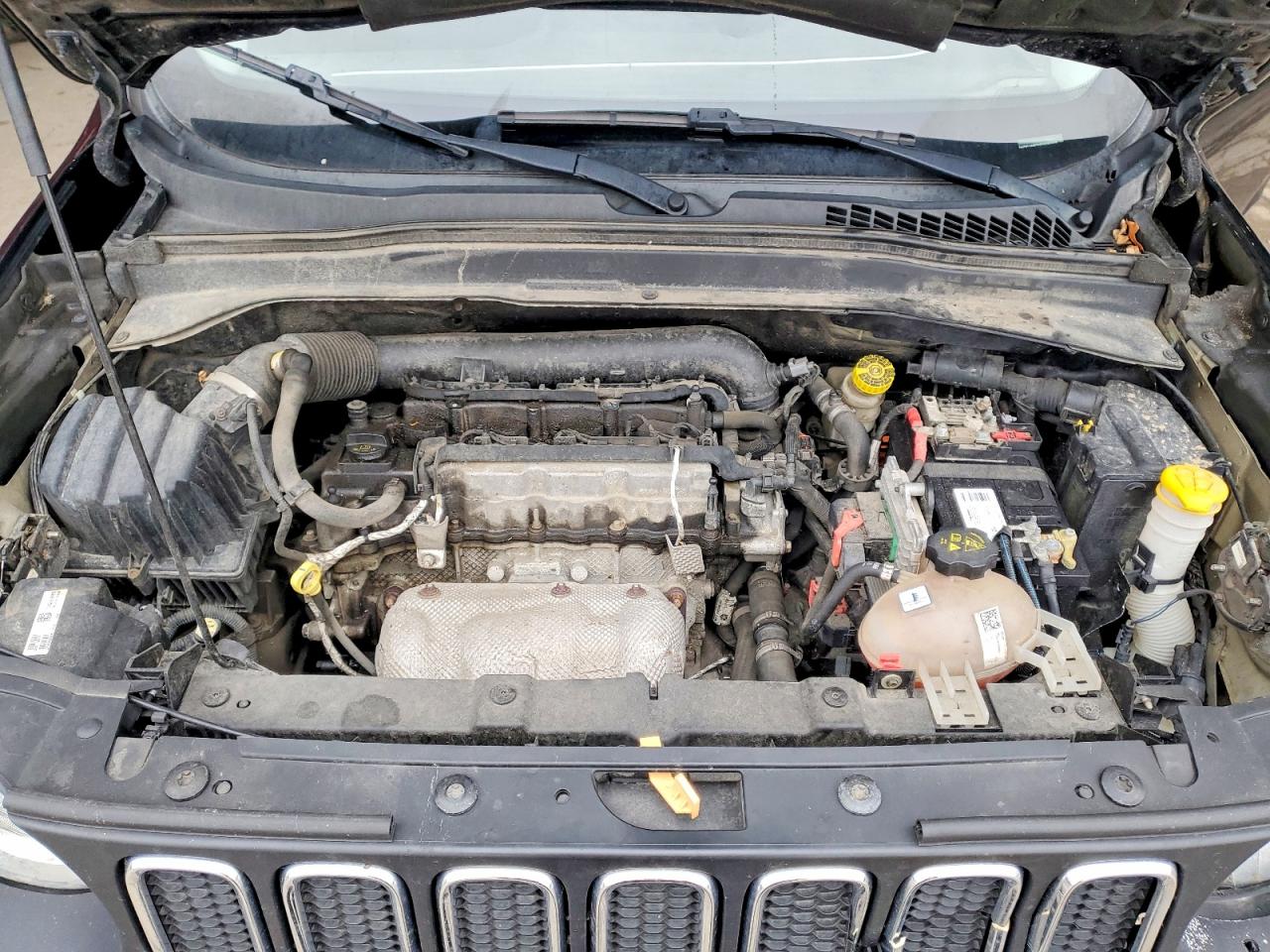 2015 Jeep Renegade Latitude Black vin: ZACCJABT0FPB50975