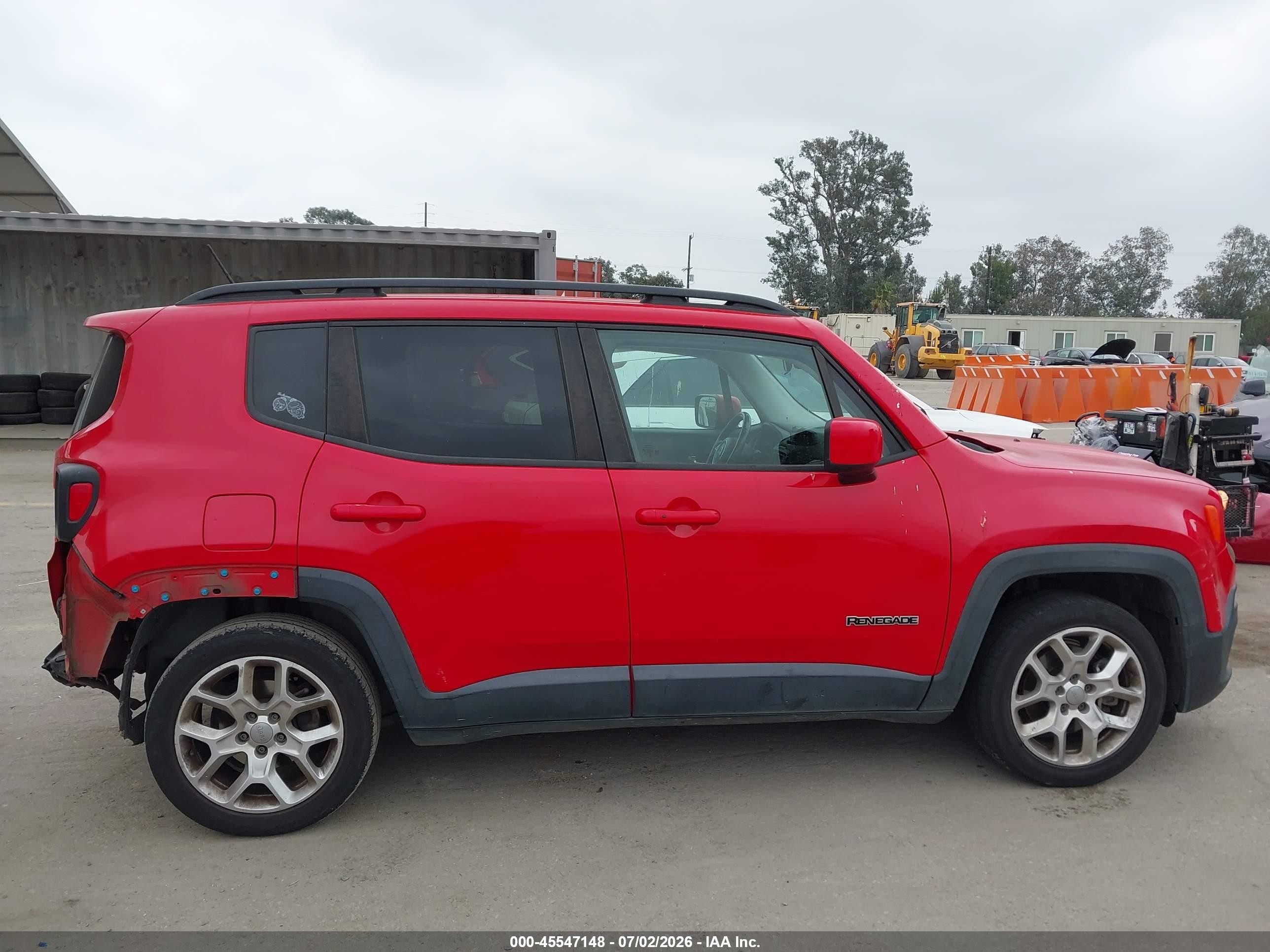 2015 Jeep Renegade Latitude Red vin: ZACCJABT0FPB52764
