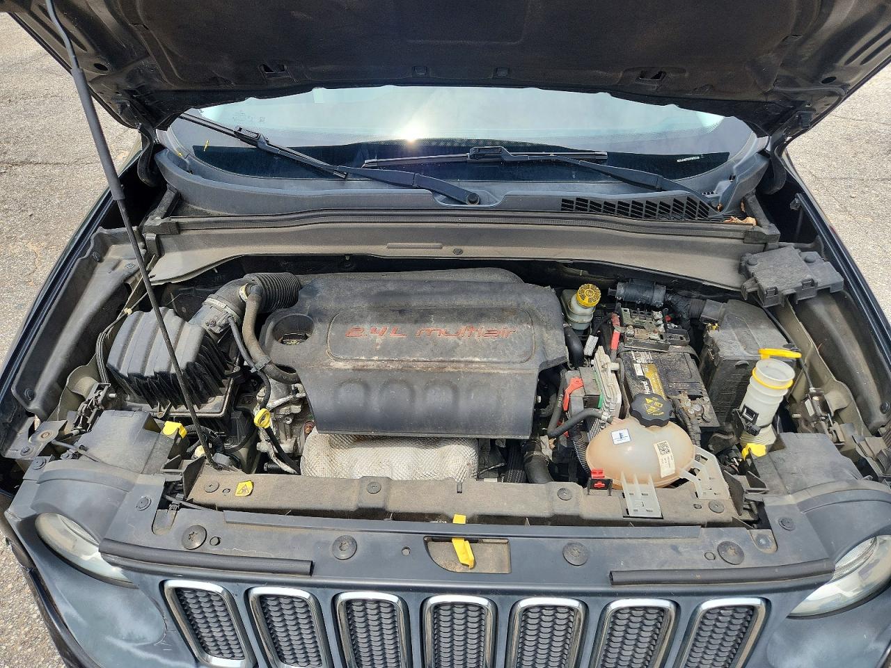 2015 Jeep Renegade Latitude Black vin: ZACCJABT0FPB55129