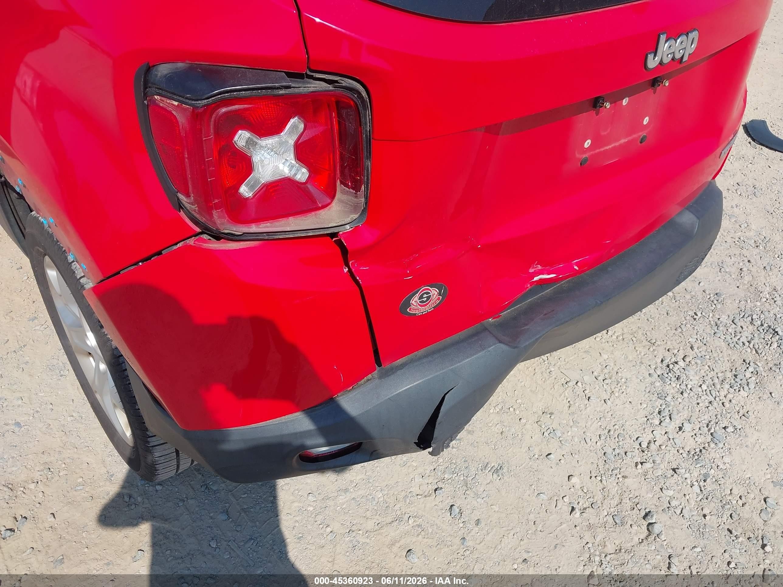2015 Jeep Renegade Latitude Red vin: ZACCJABT0FPB56596