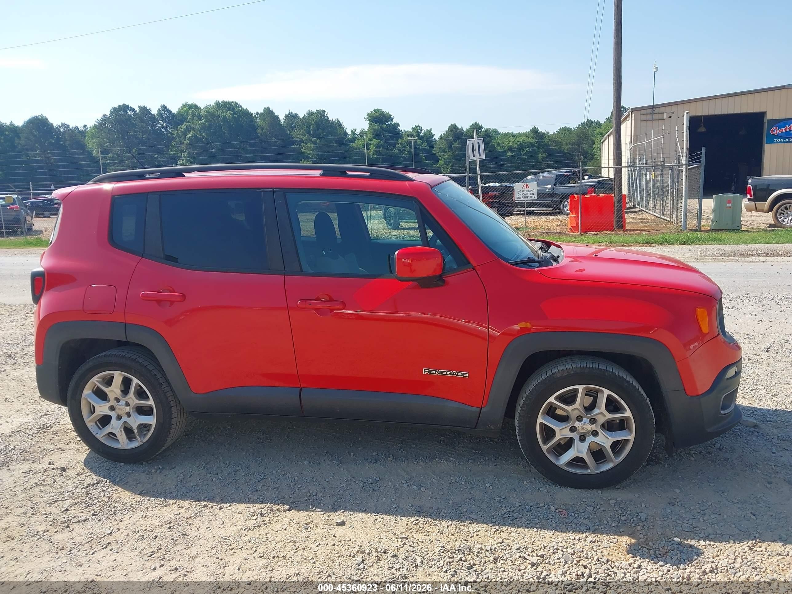 2015 Jeep Renegade Latitude Red vin: ZACCJABT0FPB56596