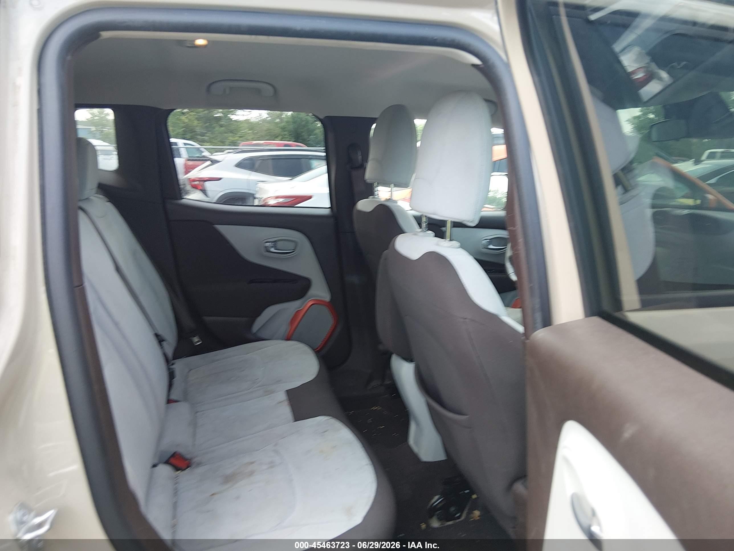2015 Jeep Renegade Latitude Tan vin: ZACCJABT0FPB56622