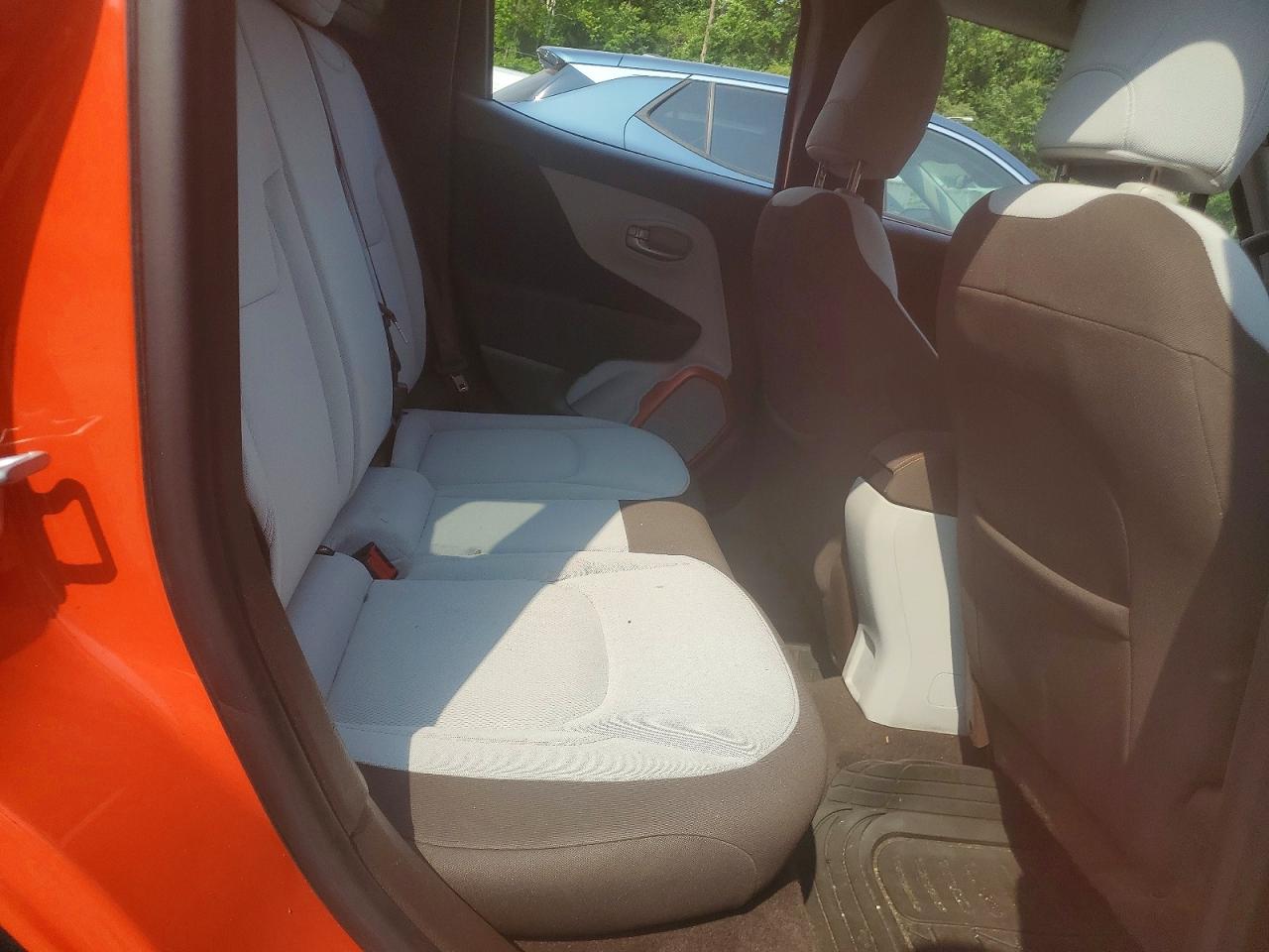 2015 Jeep Renegade Latitude Red vin: ZACCJABT0FPB59843