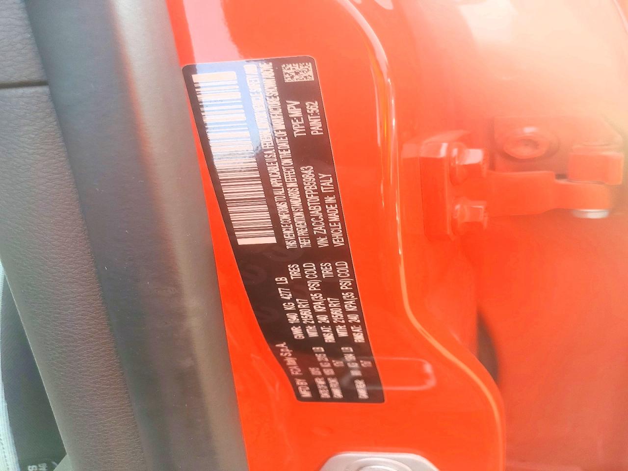 2015 Jeep Renegade Latitude Red vin: ZACCJABT0FPB59843