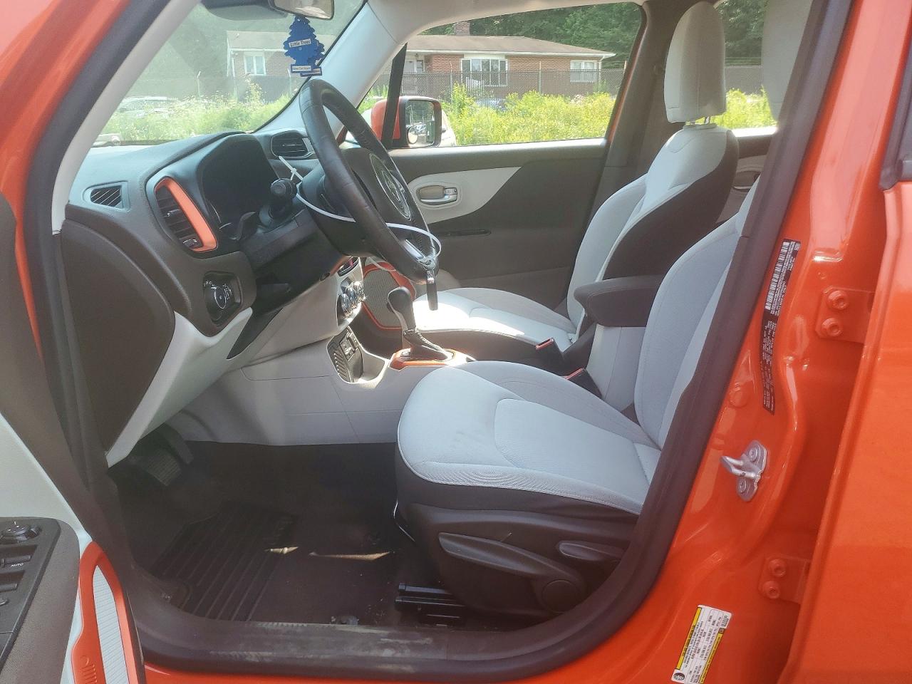 2015 Jeep Renegade Latitude Red vin: ZACCJABT0FPB59843