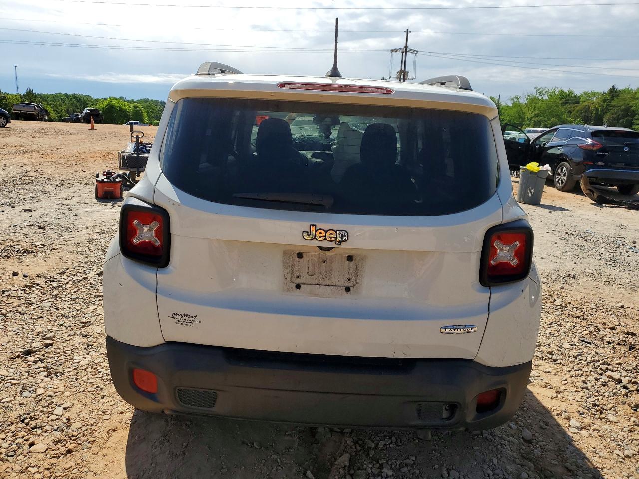2015 Jeep Renegade Latitude Белый vin: ZACCJABT0FPB61981