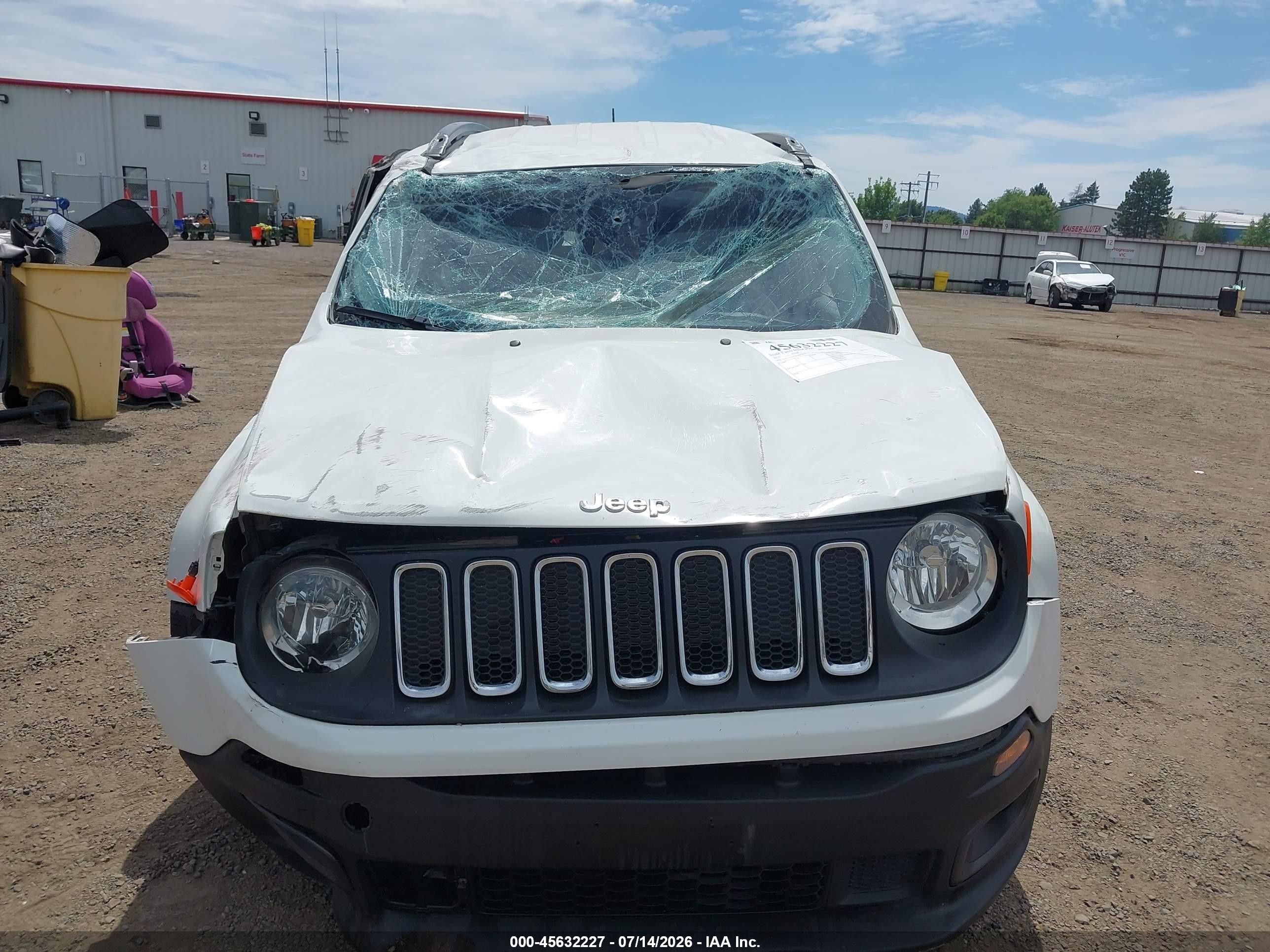 2015 Jeep Renegade Latitude Белый vin: ZACCJABT0FPB62077