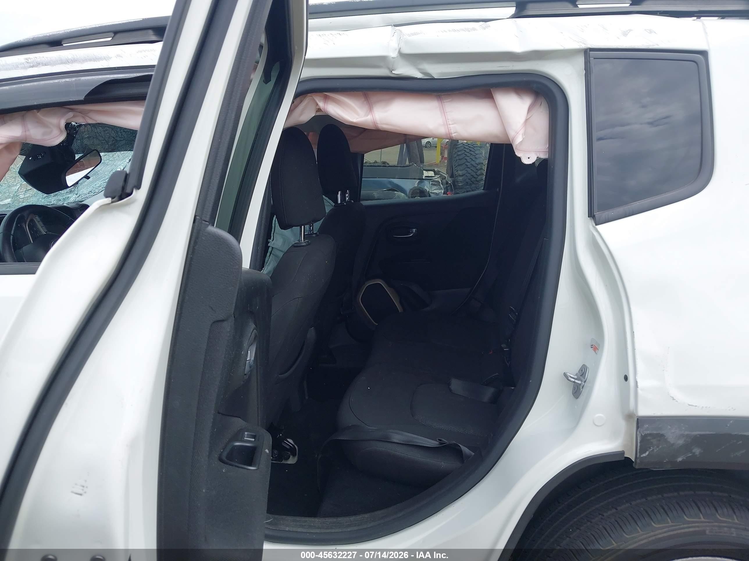 2015 Jeep Renegade Latitude Белый vin: ZACCJABT0FPB62077
