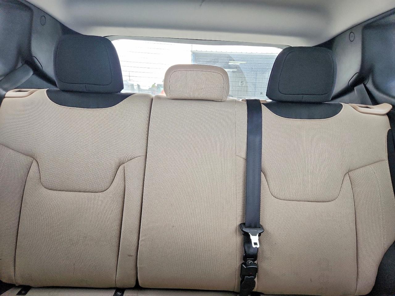 2015 Jeep Renegade Latitude Silver vin: ZACCJABT0FPB66668